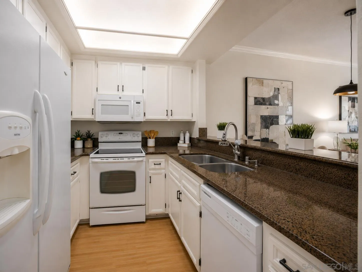 Photo #3: 260014158 Listing: Photo #3