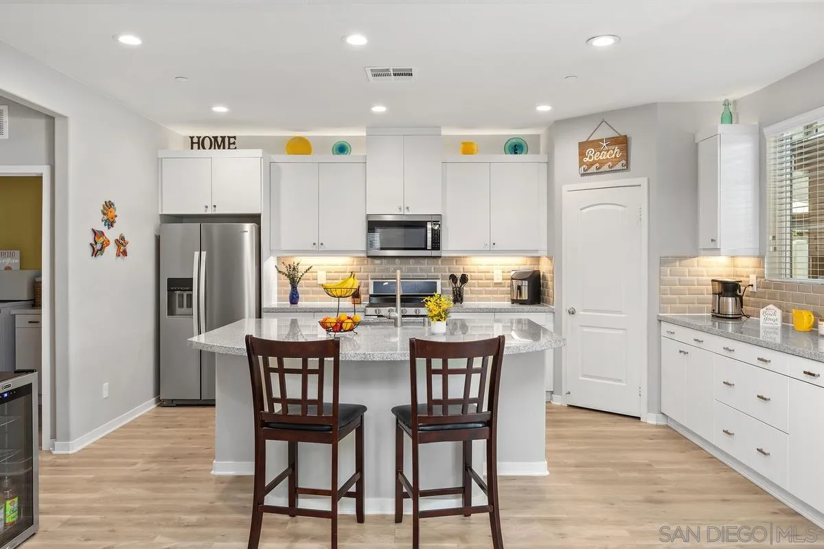 https://cdn.realtyfeed.com/cdn/127/260014160/5a41239bfb19e482986d5f746eea3dca.webp