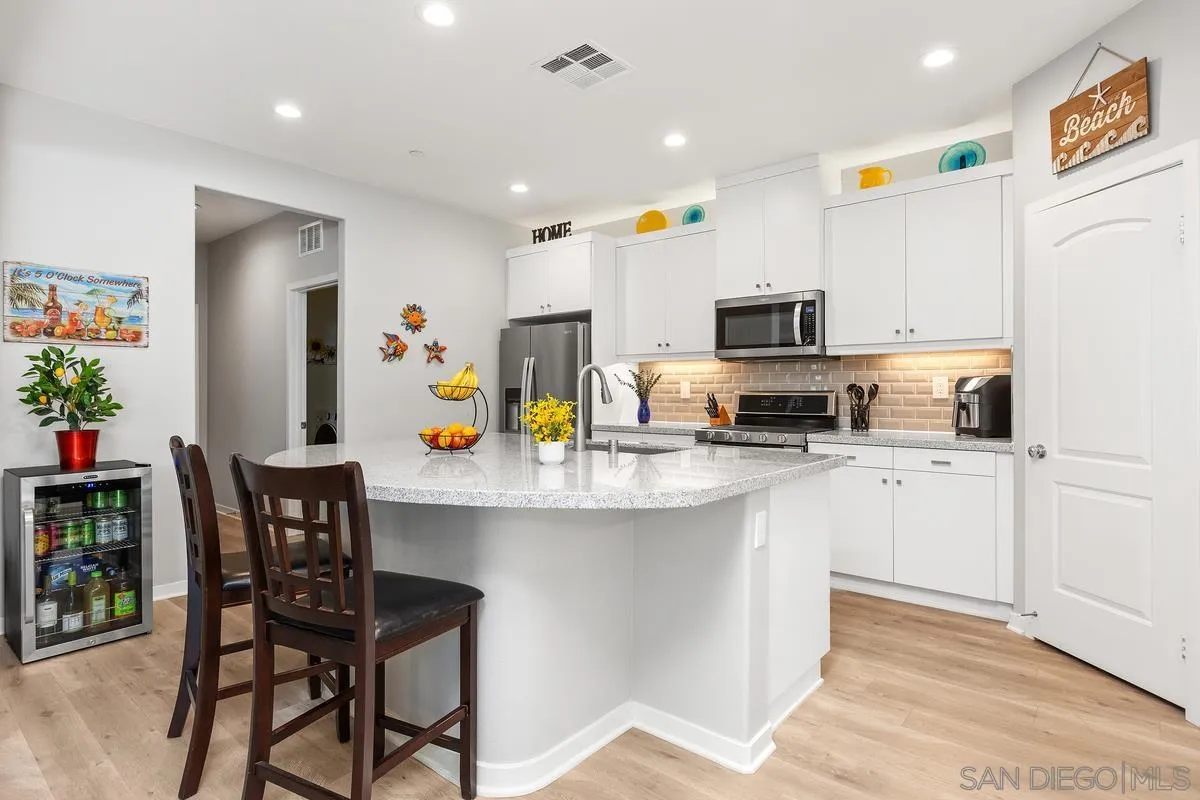 https://cdn.realtyfeed.com/cdn/127/260014160/9820af11584b8fcb377e0b8a82aef53b.webp