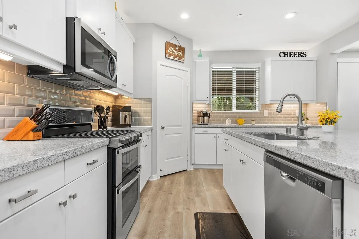 https://cdn.realtyfeed.com/cdn/127/260014160/ecc9b5db950659c913590e3ebb313af9.webp