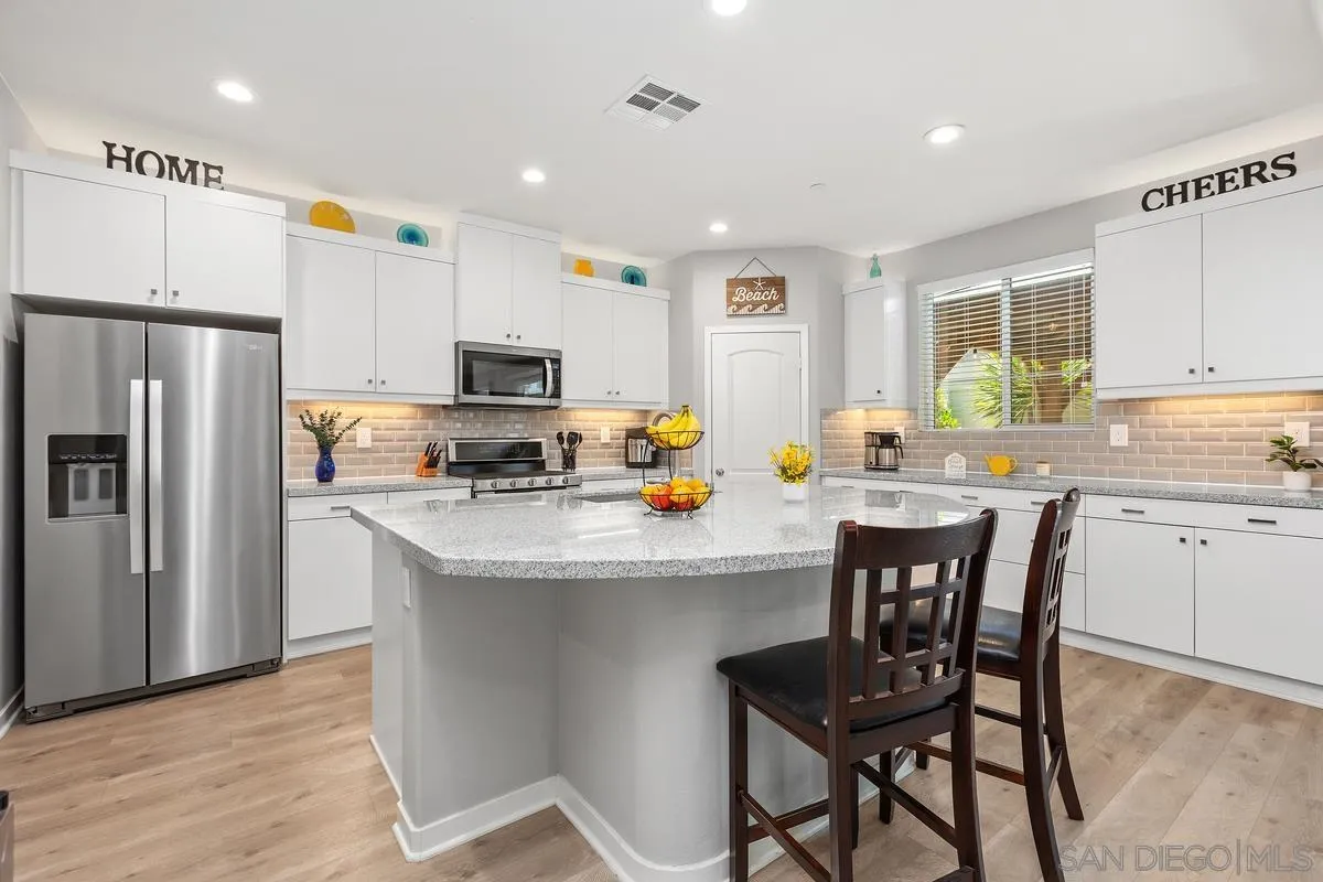 https://cdn.realtyfeed.com/cdn/127/260014160/fc0a6e9a0b07f0b20ba9ef615a785cc5.webp