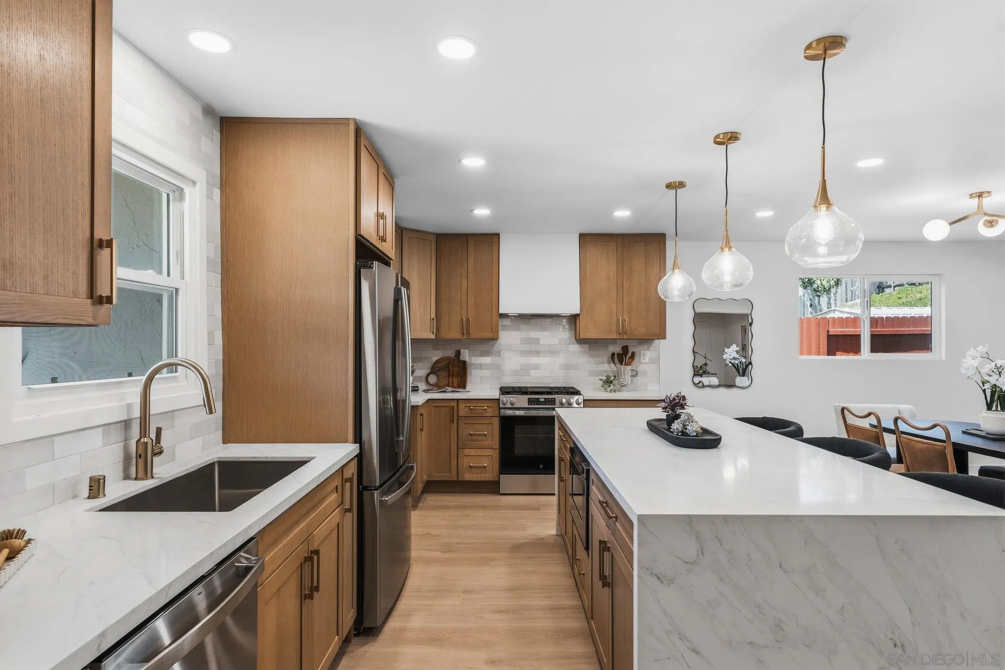https://cdn.realtyfeed.com/cdn/127/260014161/0f947c7abe36b7fde5805477e248a9d4.webp