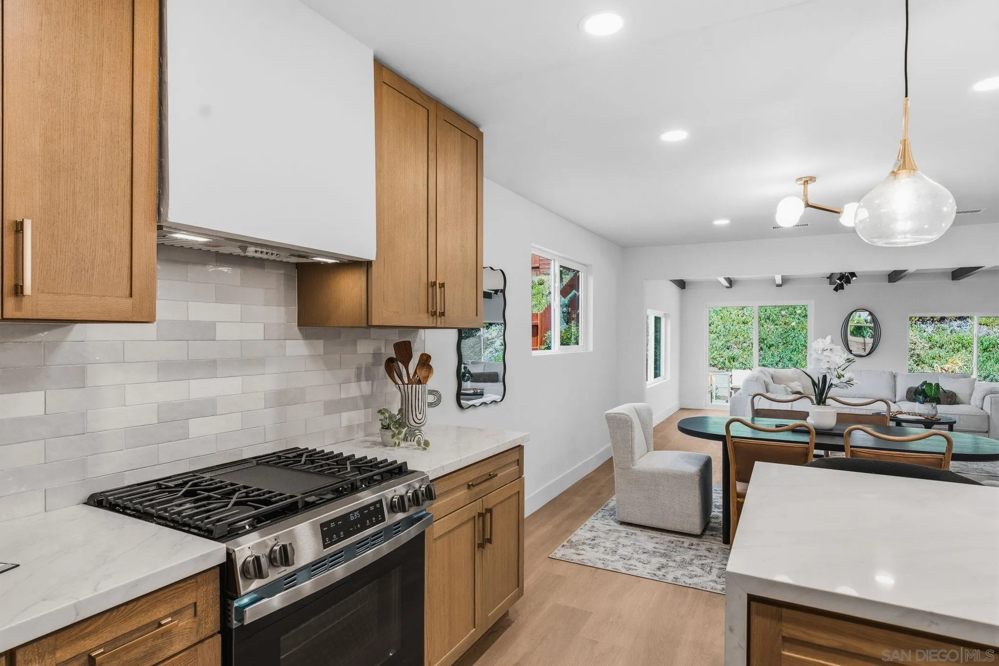 https://cdn.realtyfeed.com/cdn/127/260014161/6b944ff11fc63da9186963d95854038c.webp