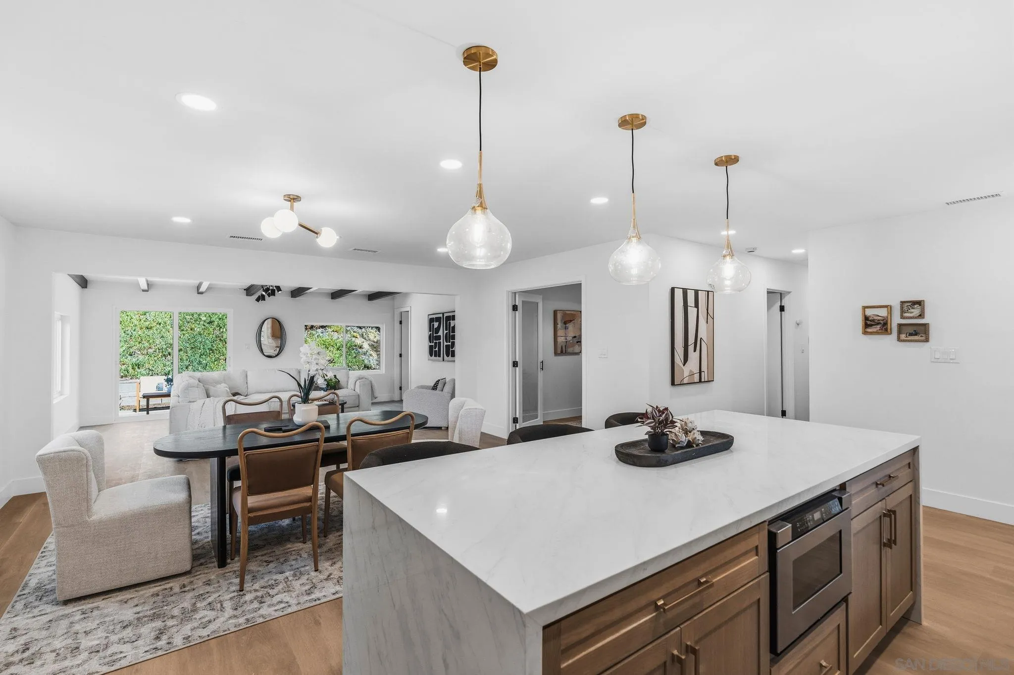 https://cdn.realtyfeed.com/cdn/127/260014161/76c6d9ae38f2ec84473047eed1ff7a20.webp