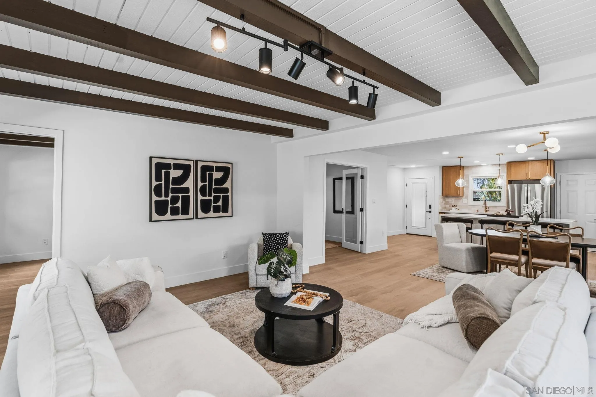 https://cdn.realtyfeed.com/cdn/127/260014161/9fa474e3d37f76bdbb77fce419d8fda6.webp