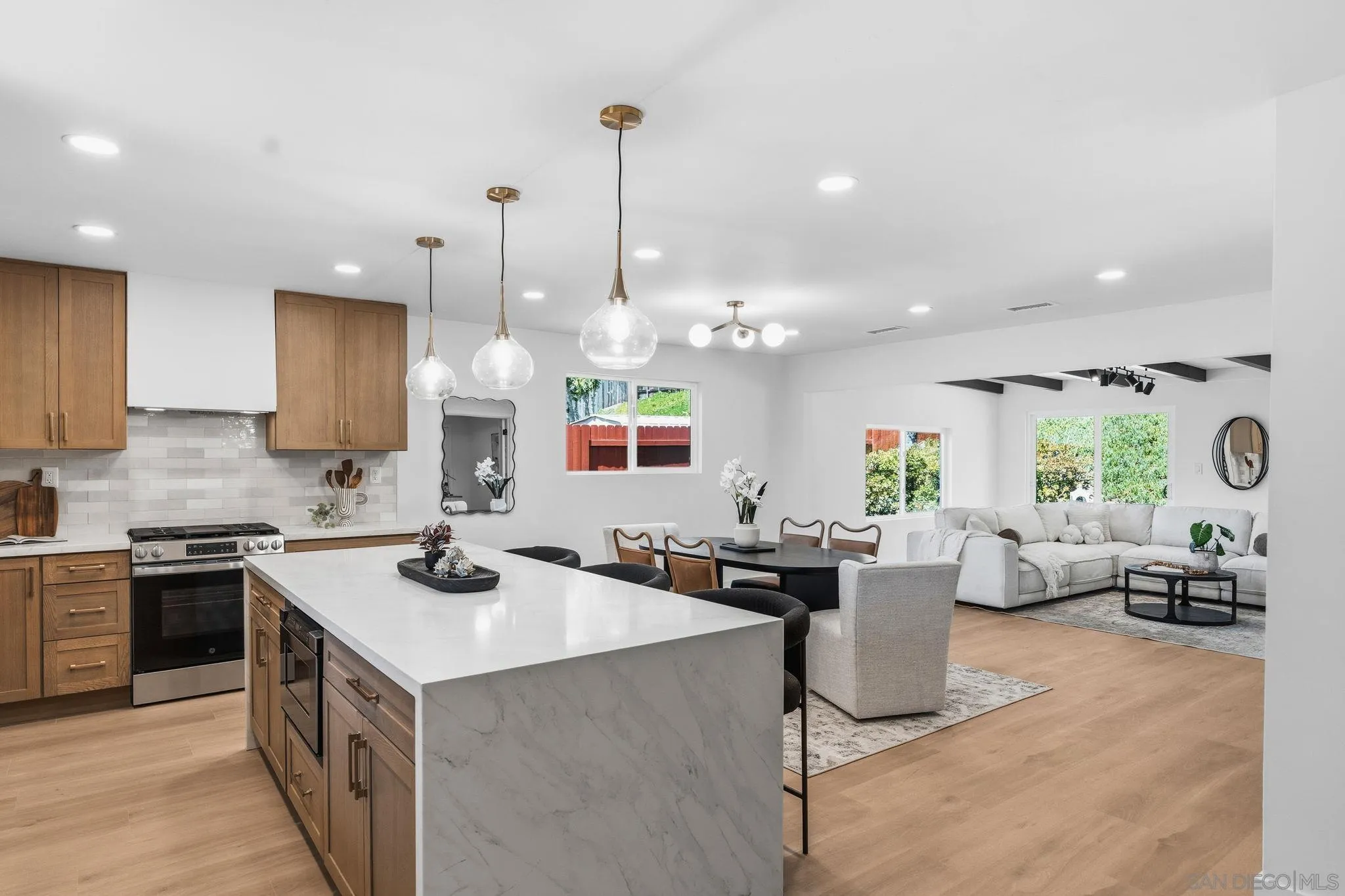 https://cdn.realtyfeed.com/cdn/127/260014161/ab1fcf1cc7e6b05ca4f375e1eef0d466.webp