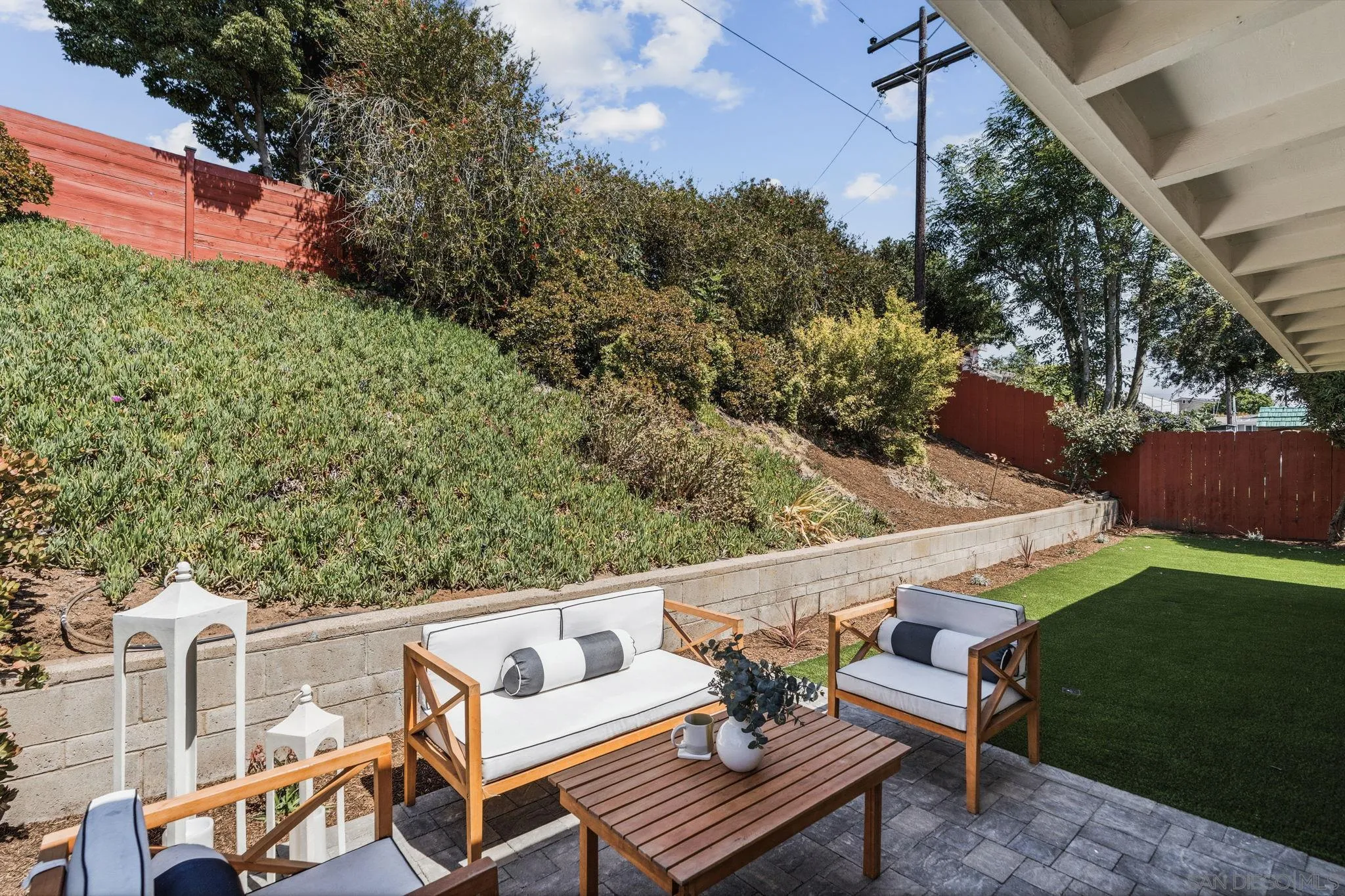 https://cdn.realtyfeed.com/cdn/127/260014161/baffdb2e1acc2f1ee0a434bbf9e27c74.webp