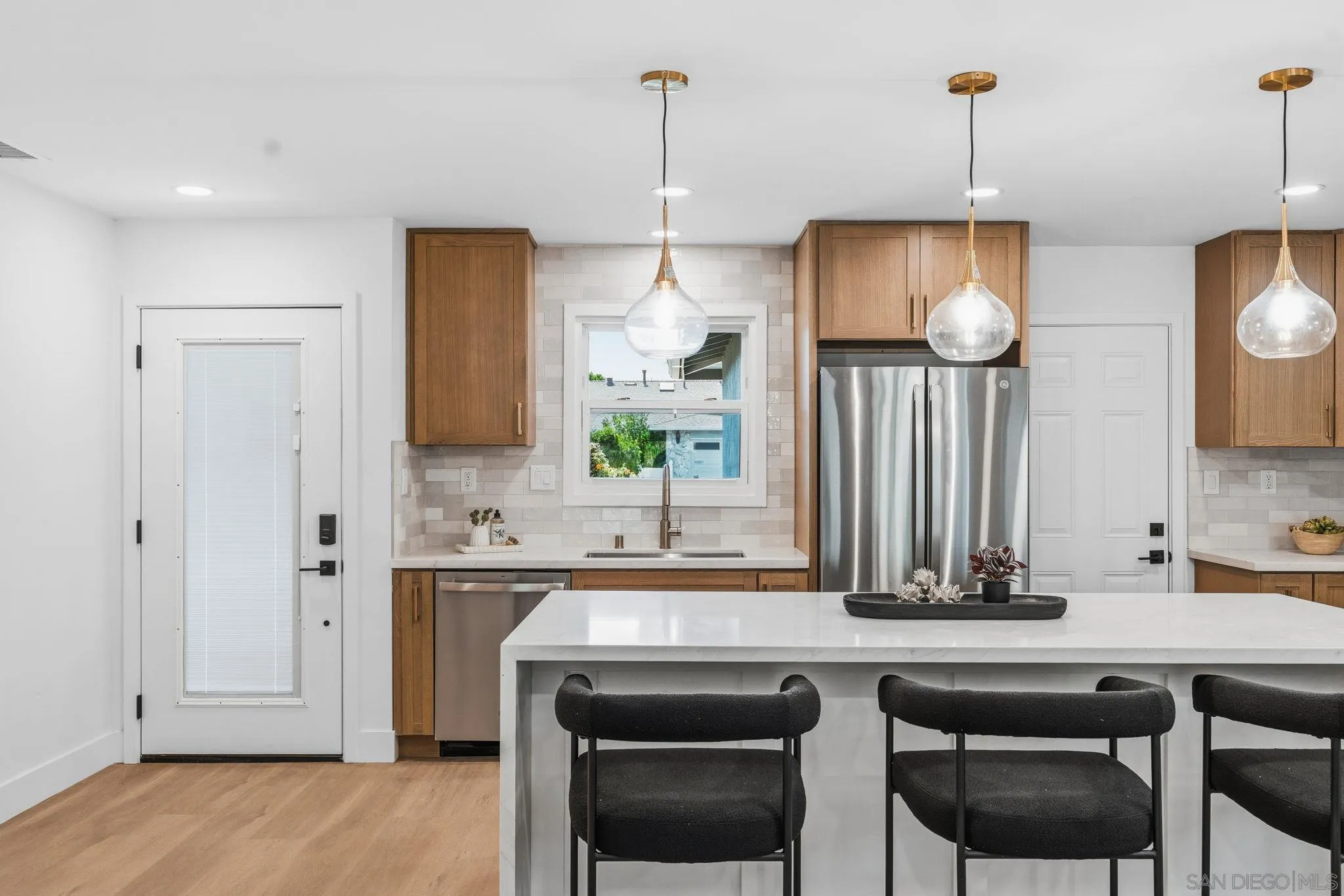 https://cdn.realtyfeed.com/cdn/127/260014161/e1add0aa849cd2b7d17d8c519b7482fe.webp