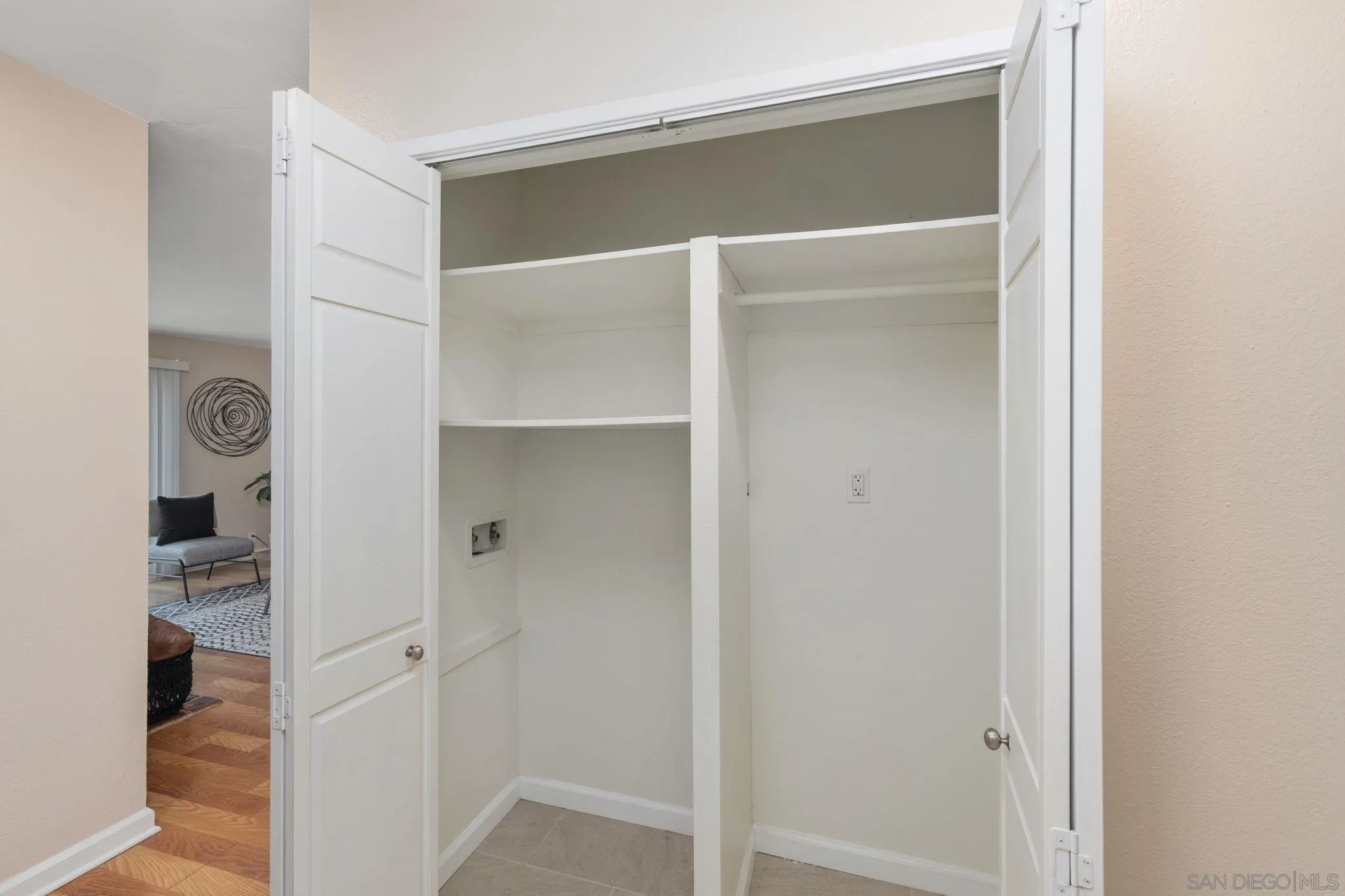https://cdn.realtyfeed.com/cdn/127/260014164/46fa2d594c230681a406919cd596c8fb.webp
