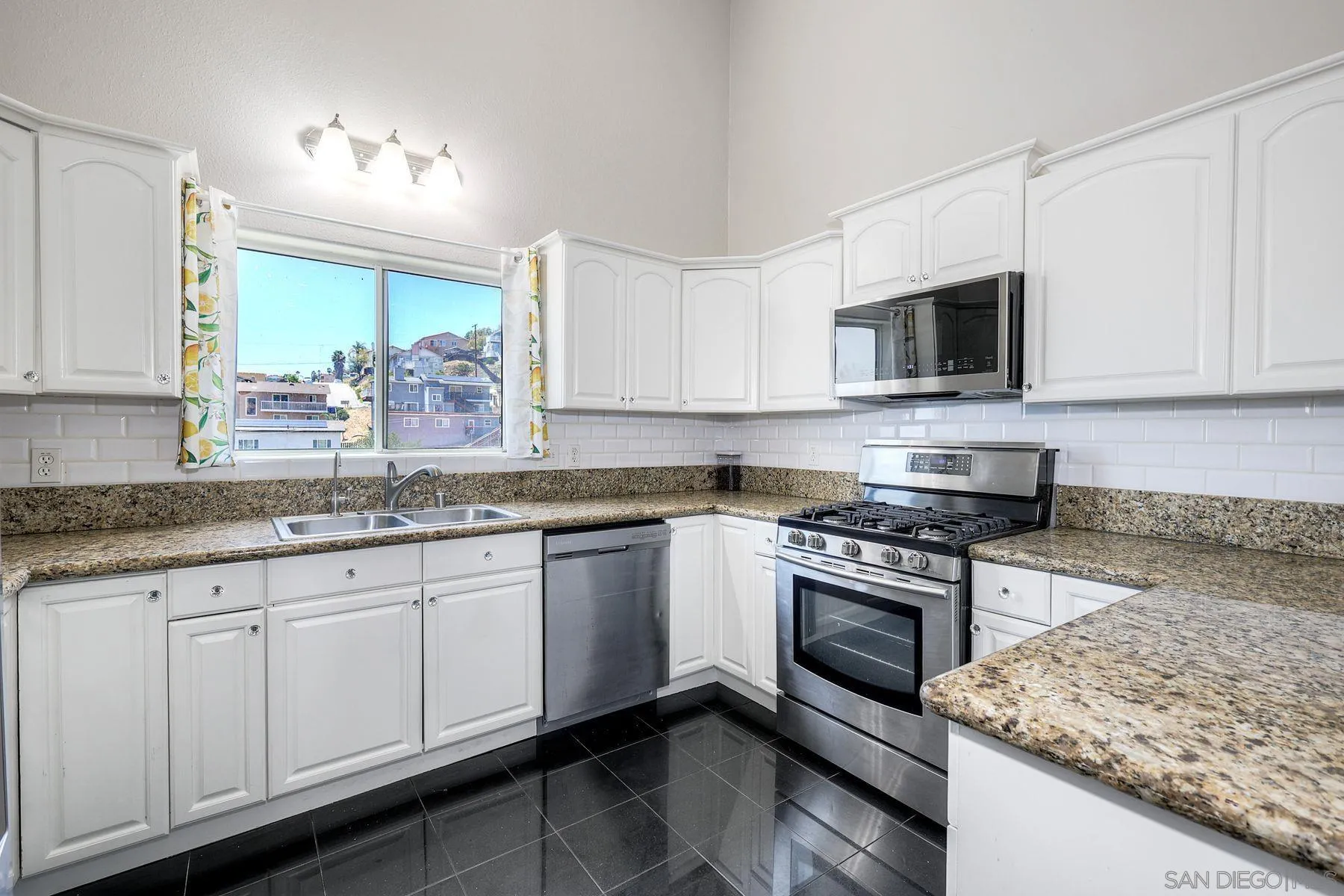 https://cdn.realtyfeed.com/cdn/127/260014168/1ab76f577cfe754e09f3455f0807e719.webp