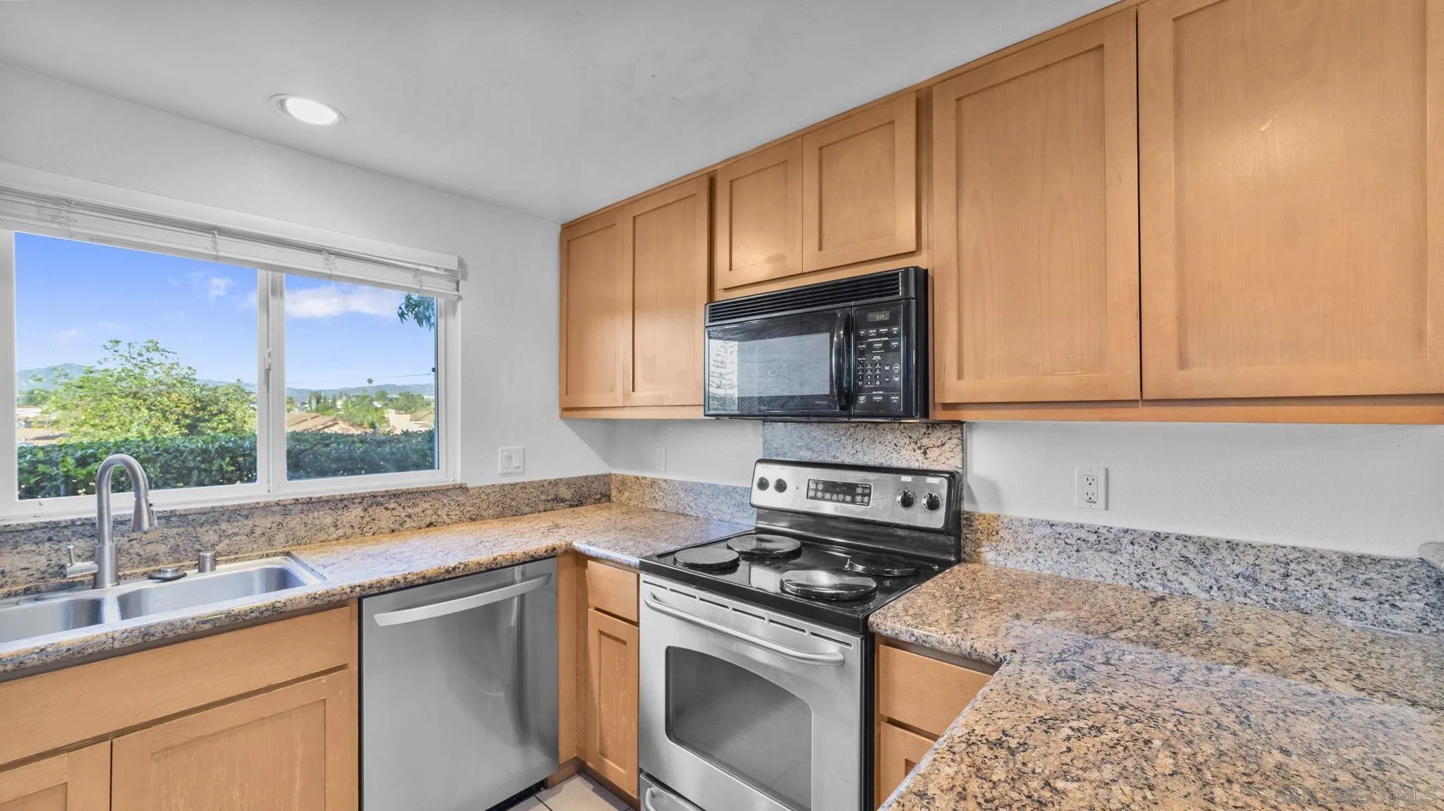 https://cdn.realtyfeed.com/cdn/127/260014170/1289c6a6393c87f5edbe31187a8af94e.webp