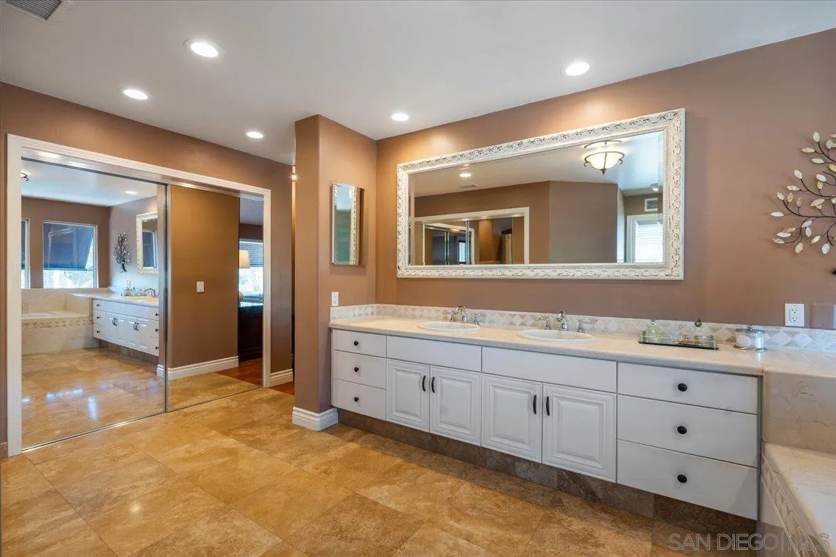 https://cdn.realtyfeed.com/cdn/127/260014172/1d5faf15dd792d12f3f53e1bb37b5280.webp