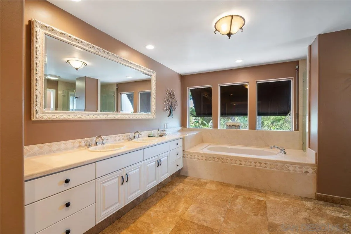 https://cdn.realtyfeed.com/cdn/127/260014172/865f83fd6c3b89babe962a36fdfec162.webp