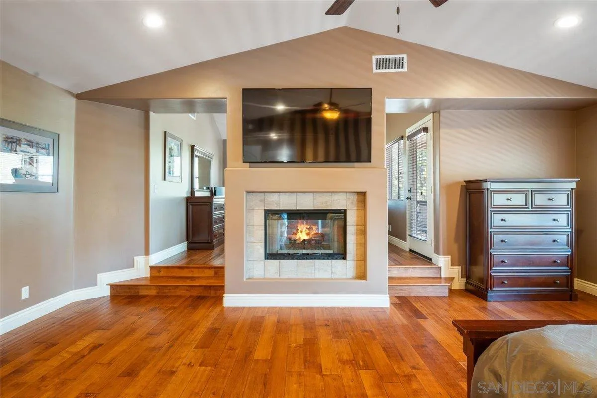 https://cdn.realtyfeed.com/cdn/127/260014172/a270f79bbe71fb1f8c14782463850335.webp