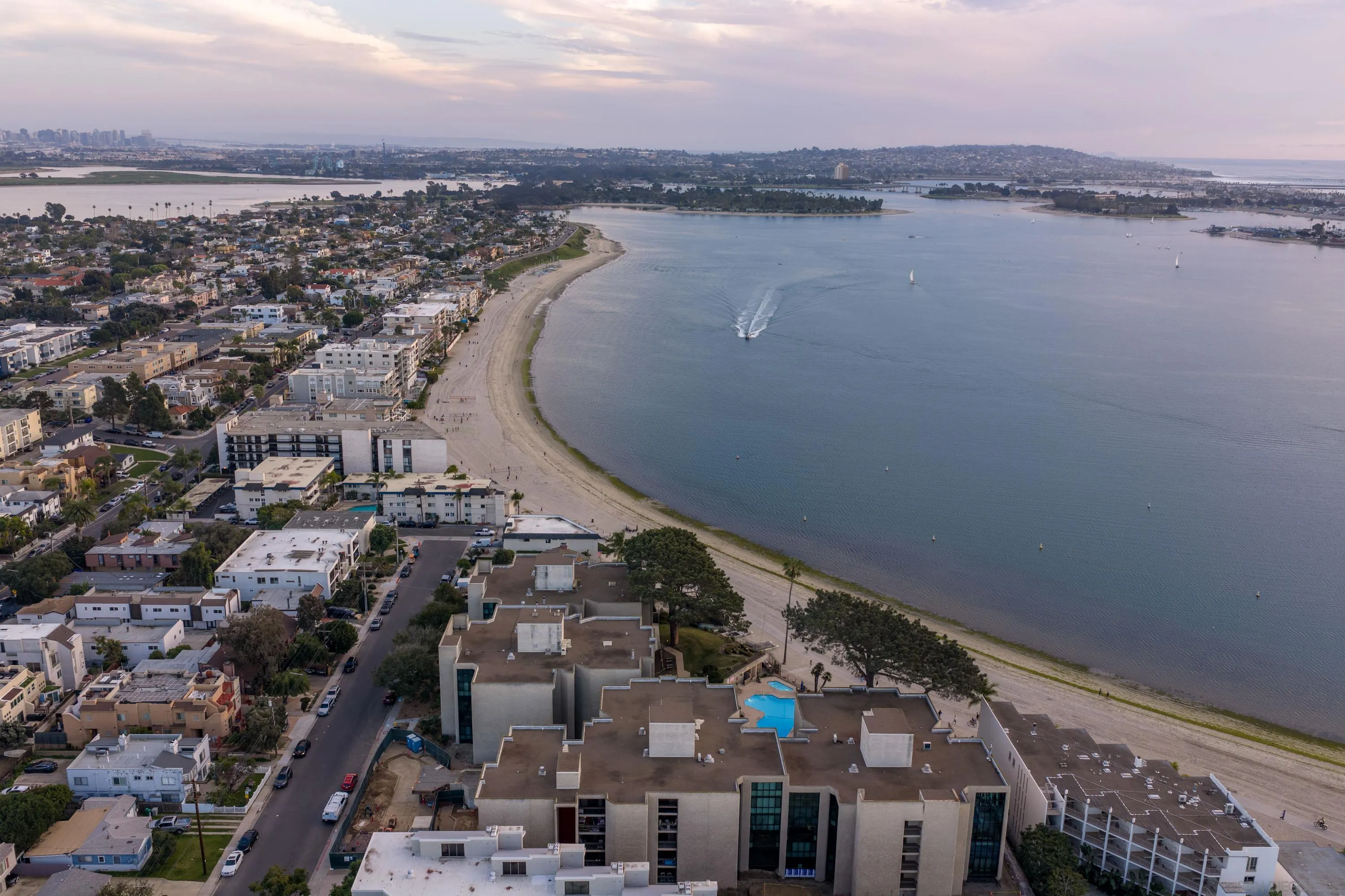 https://cdn.realtyfeed.com/cdn/127/260014177/006ae75d21027da59daa5791c0b53d3b.webp