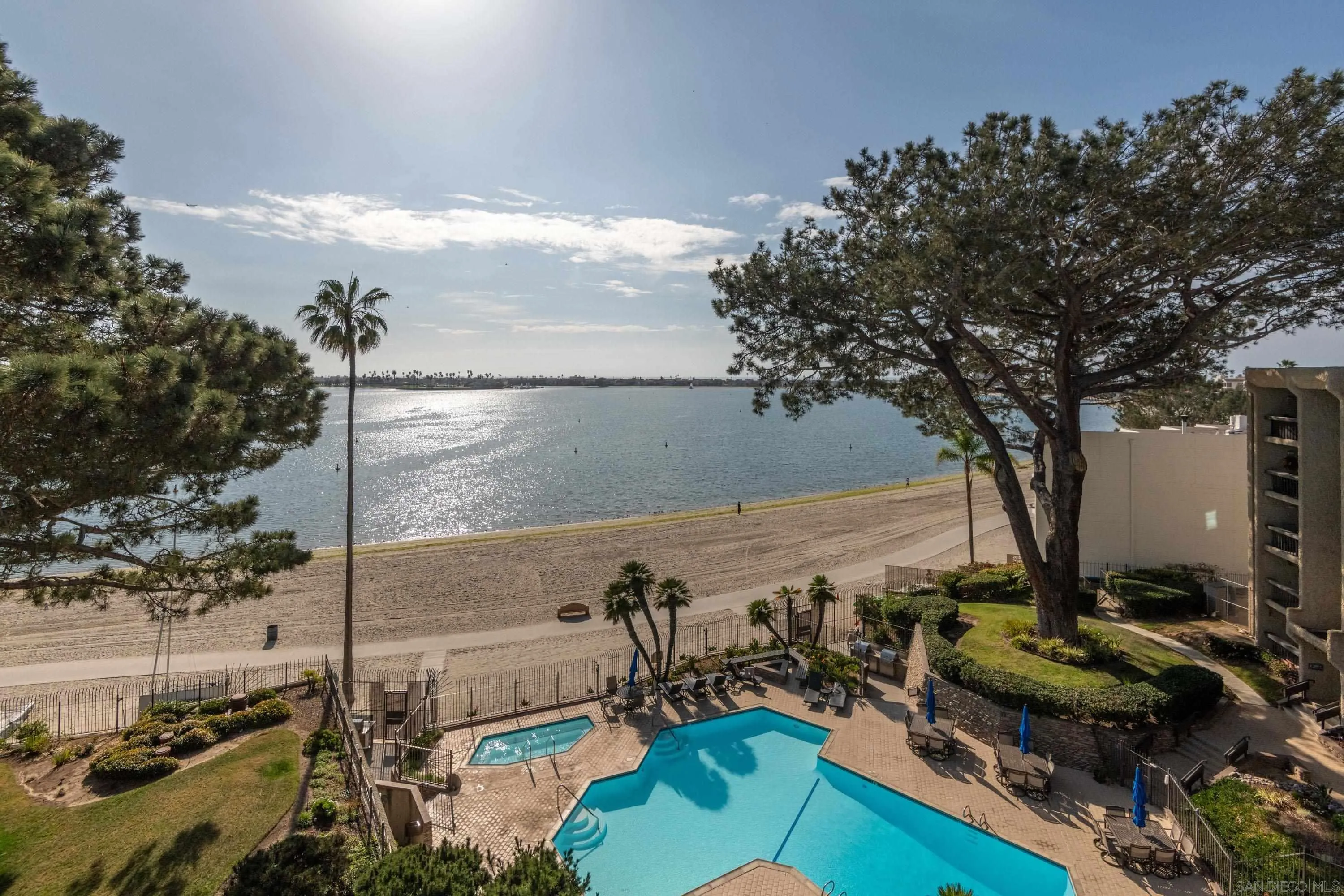 https://cdn.realtyfeed.com/cdn/127/260014177/2d3243990673ed0e69e706f0c1fae946.webp