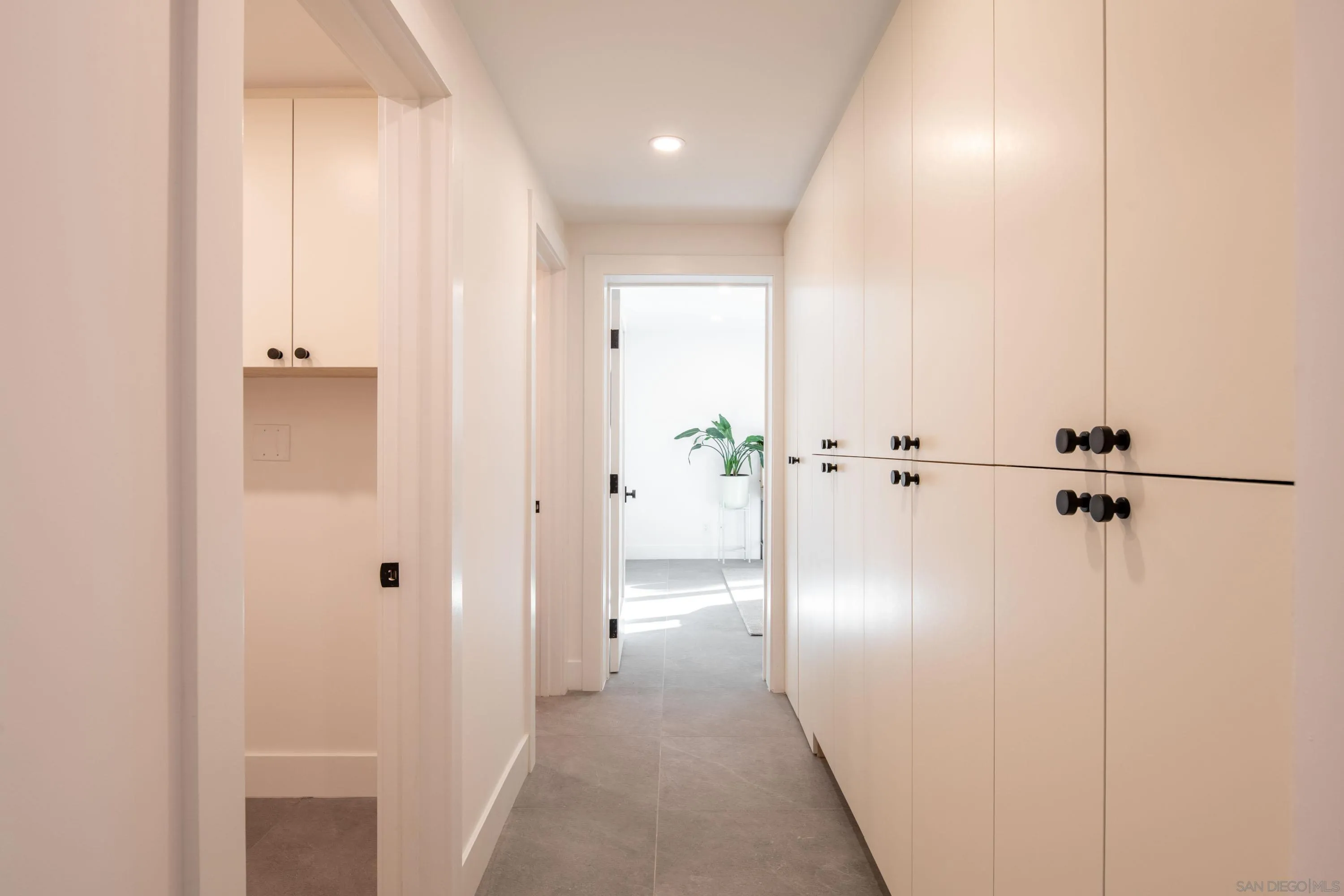 https://cdn.realtyfeed.com/cdn/127/260014177/54dfd6ed5d6caa74ef506d5038737f04.webp