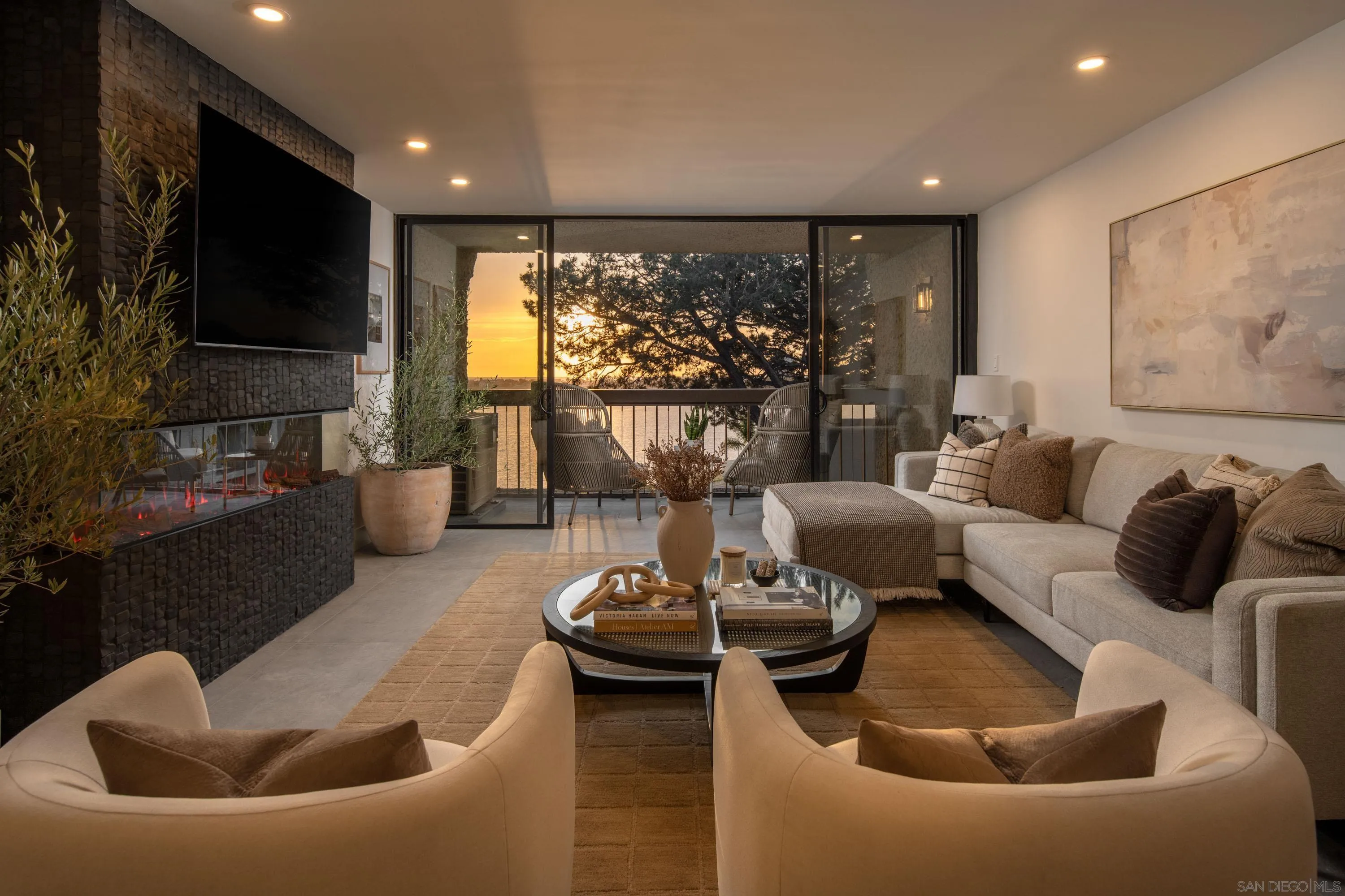 https://cdn.realtyfeed.com/cdn/127/260014177/73f05238c77bd1f2003dc41c9451af18.webp