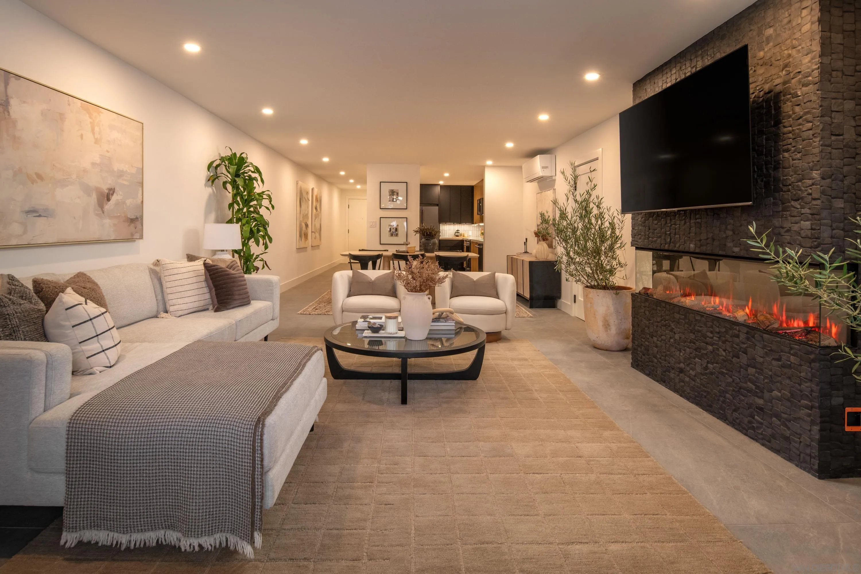 https://cdn.realtyfeed.com/cdn/127/260014177/7c4cbba06717afd46e5c80839c43b435.webp