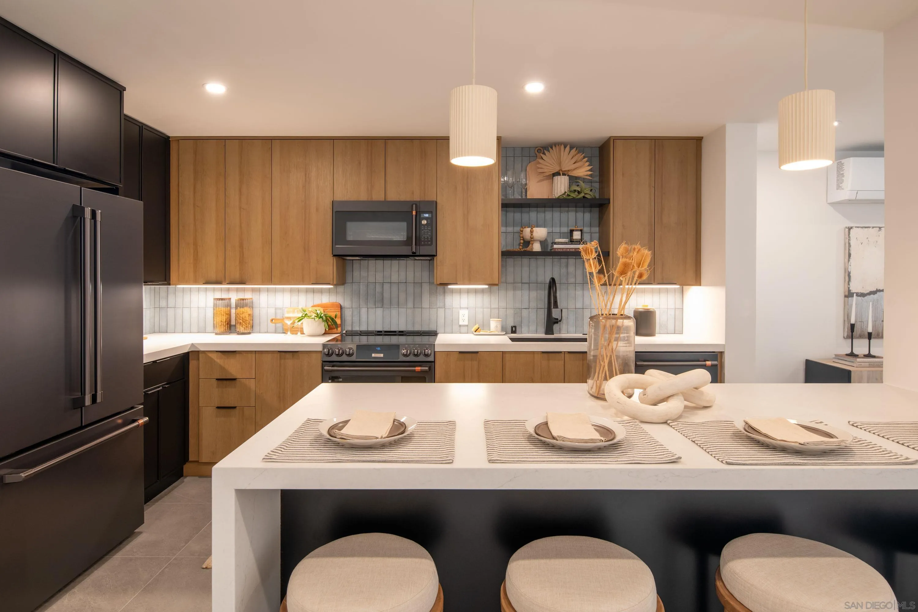 https://cdn.realtyfeed.com/cdn/127/260014177/8ee40bc5b949694b4cc5d6e7bd08e6e1.webp
