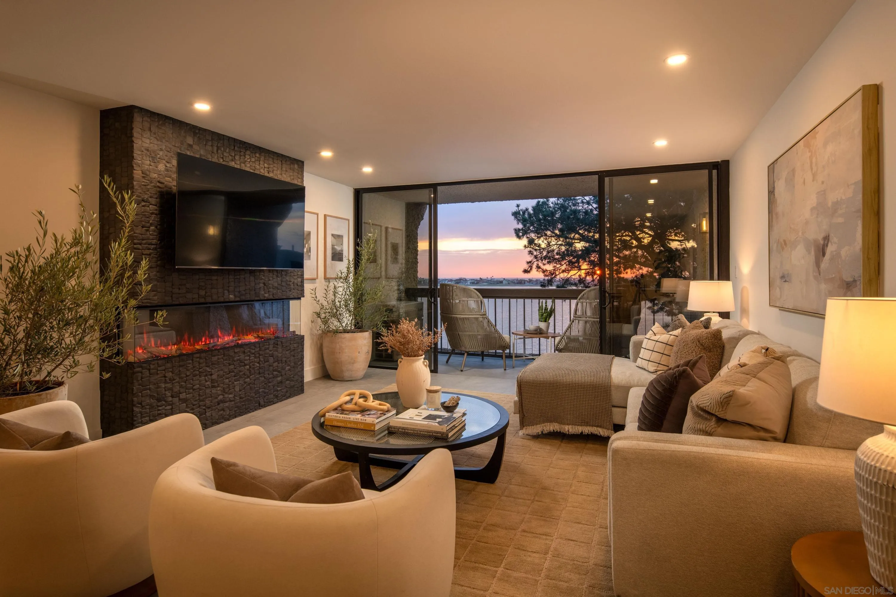 https://cdn.realtyfeed.com/cdn/127/260014177/962adbe73bdbf9d17318655148185a52.webp