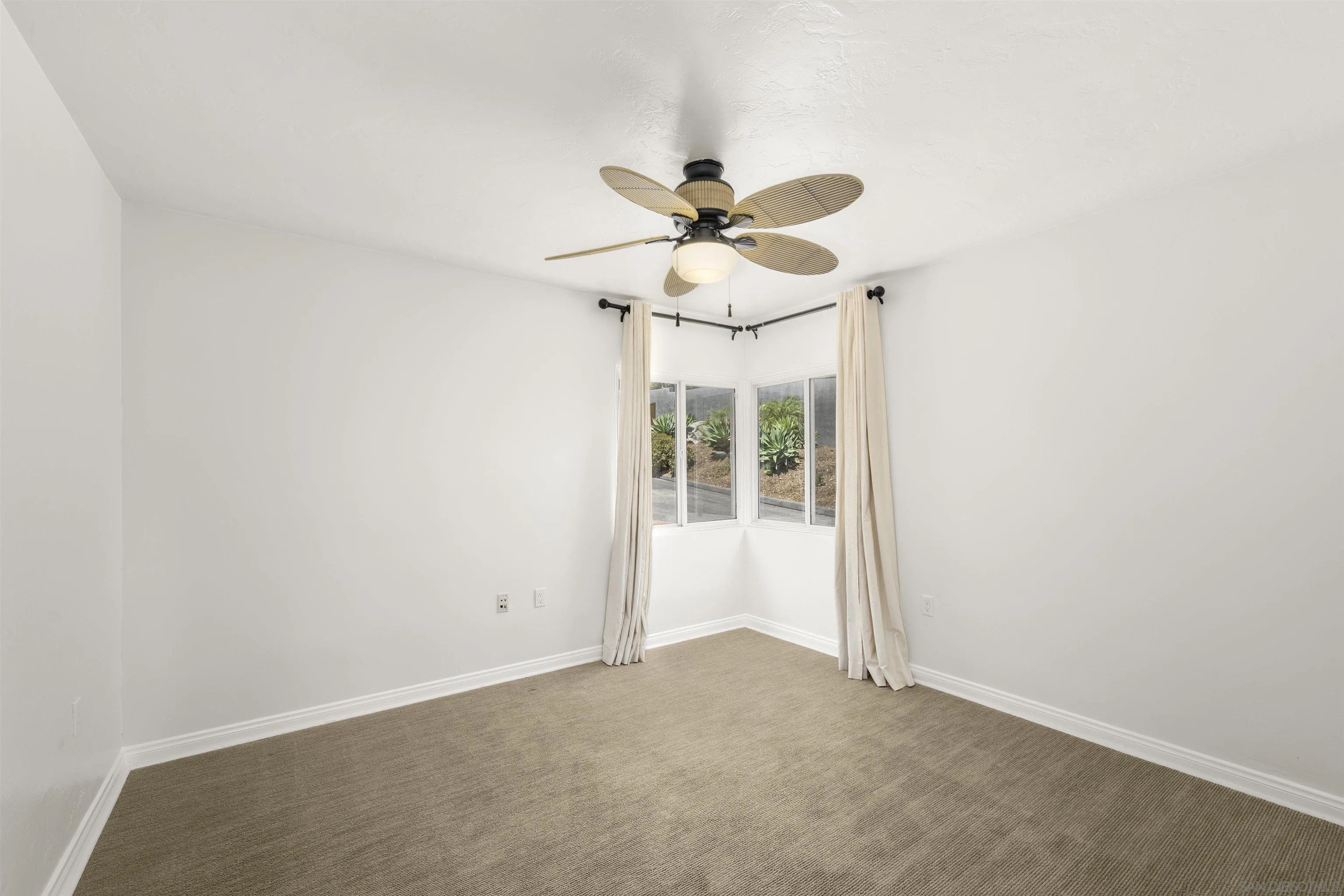 https://cdn.realtyfeed.com/cdn/127/260014179/2aa52695cb965530f0c679b9b0909ccf.webp