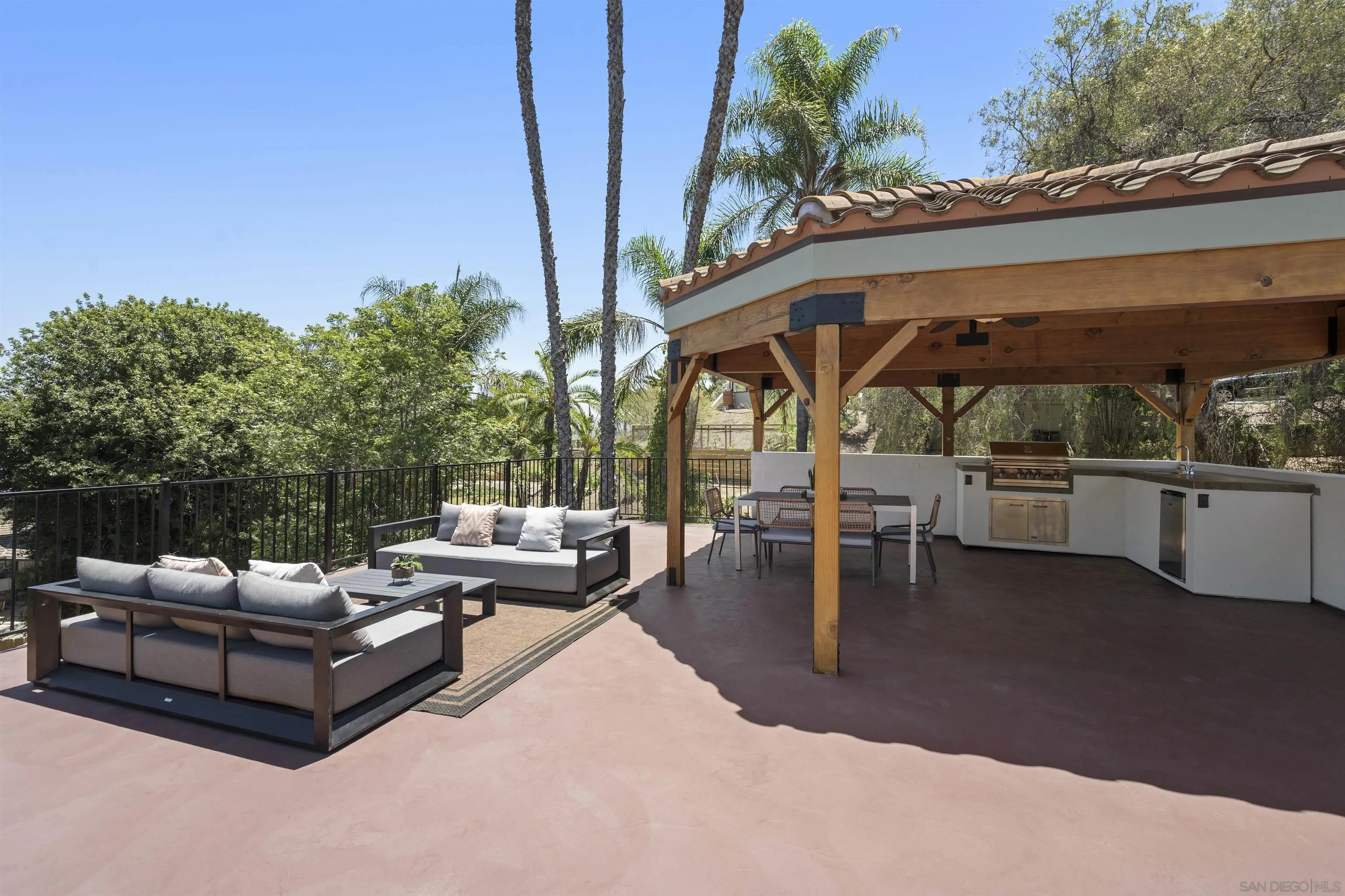 https://cdn.realtyfeed.com/cdn/127/260014179/7b736ead3ef207038a9cc647e3479ef3.webp