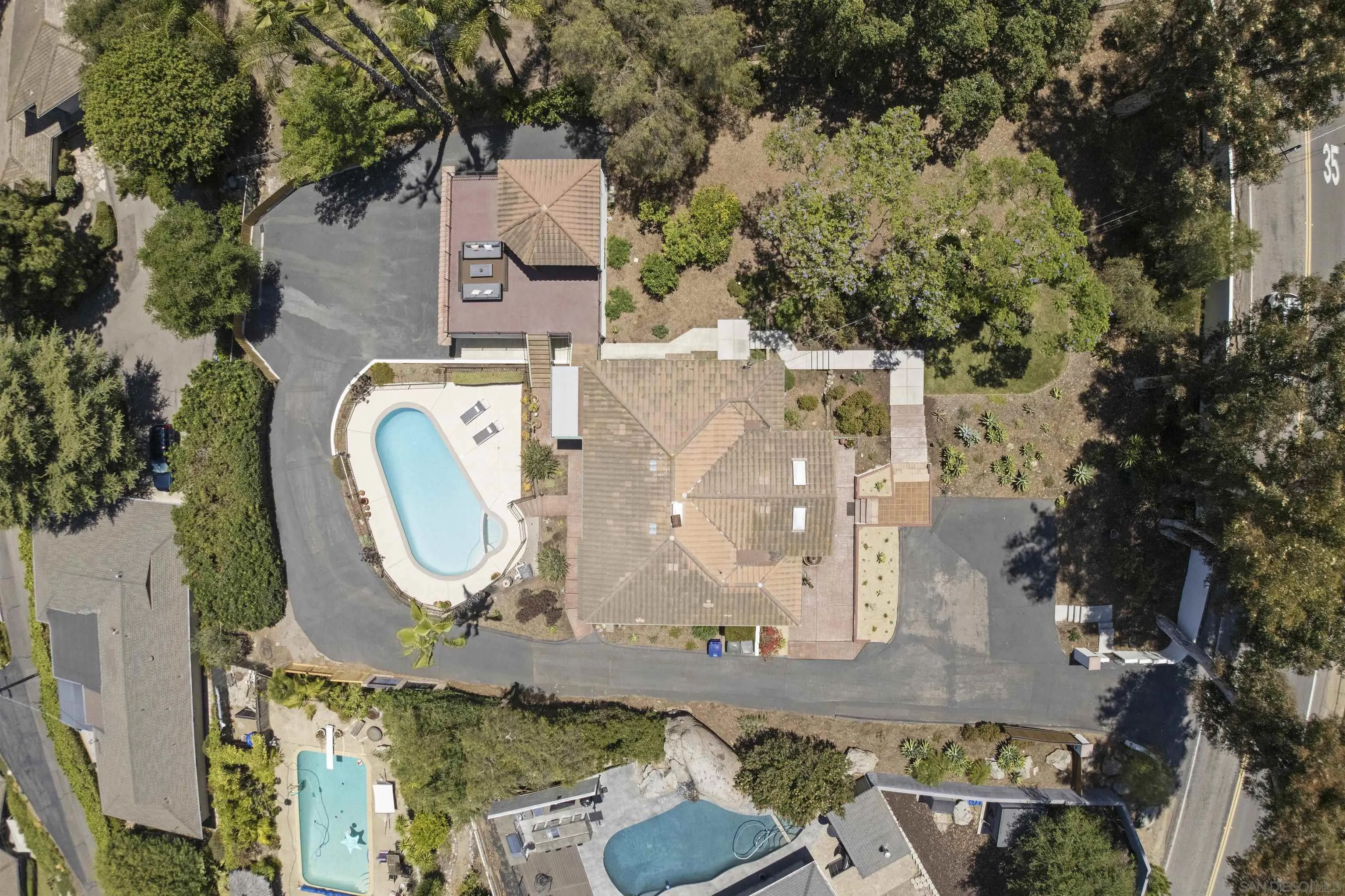 https://cdn.realtyfeed.com/cdn/127/260014179/99ba6755a5045bc4ba1d6b6f1932ea13.webp