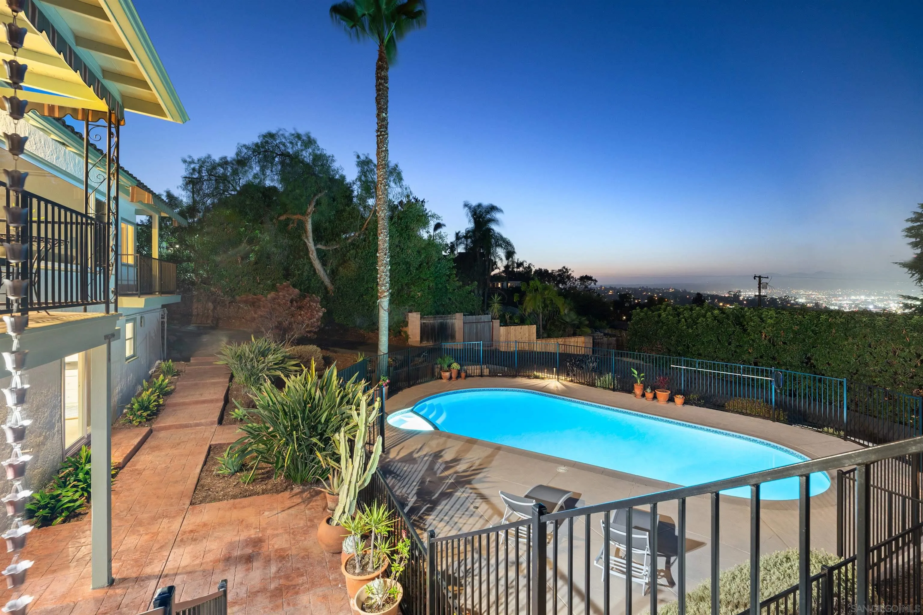 https://cdn.realtyfeed.com/cdn/127/260014179/ca5820085d25af5ad3053908ffc9ef8b.webp