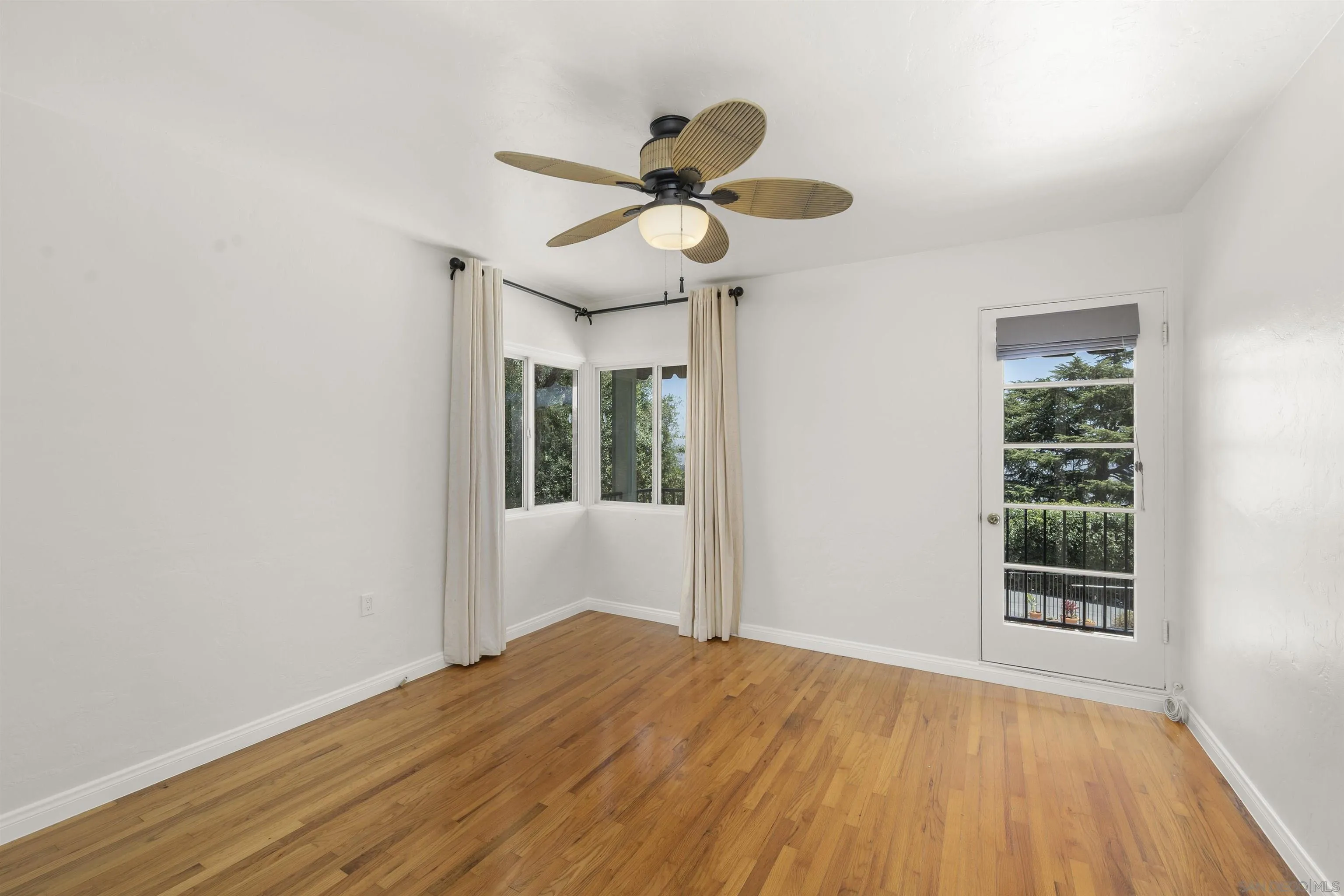 https://cdn.realtyfeed.com/cdn/127/260014179/cd014c64e3e2e852076dbd034abaf27e.webp