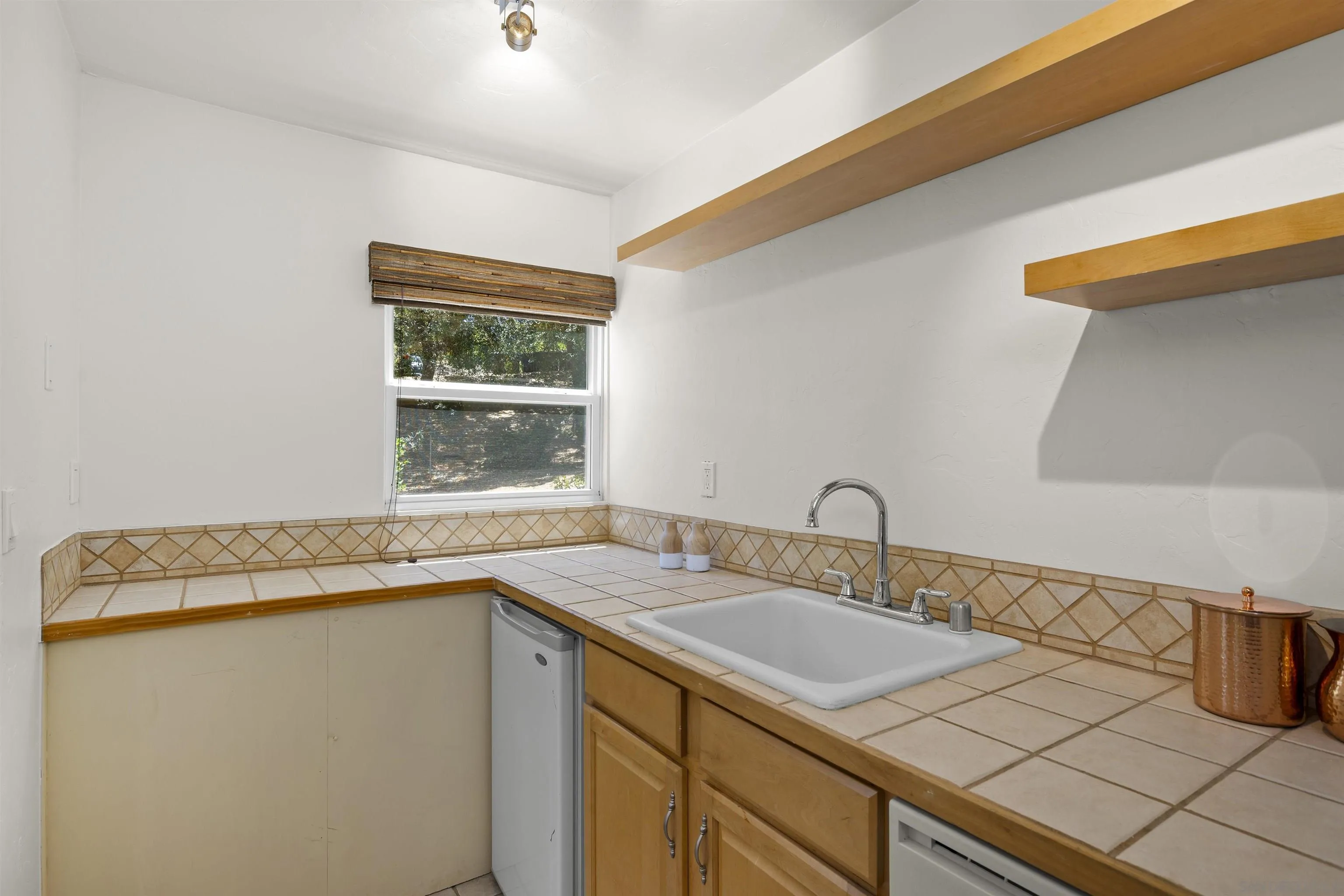 https://cdn.realtyfeed.com/cdn/127/260014179/dc8e28899c746716626f501ec70e320f.webp