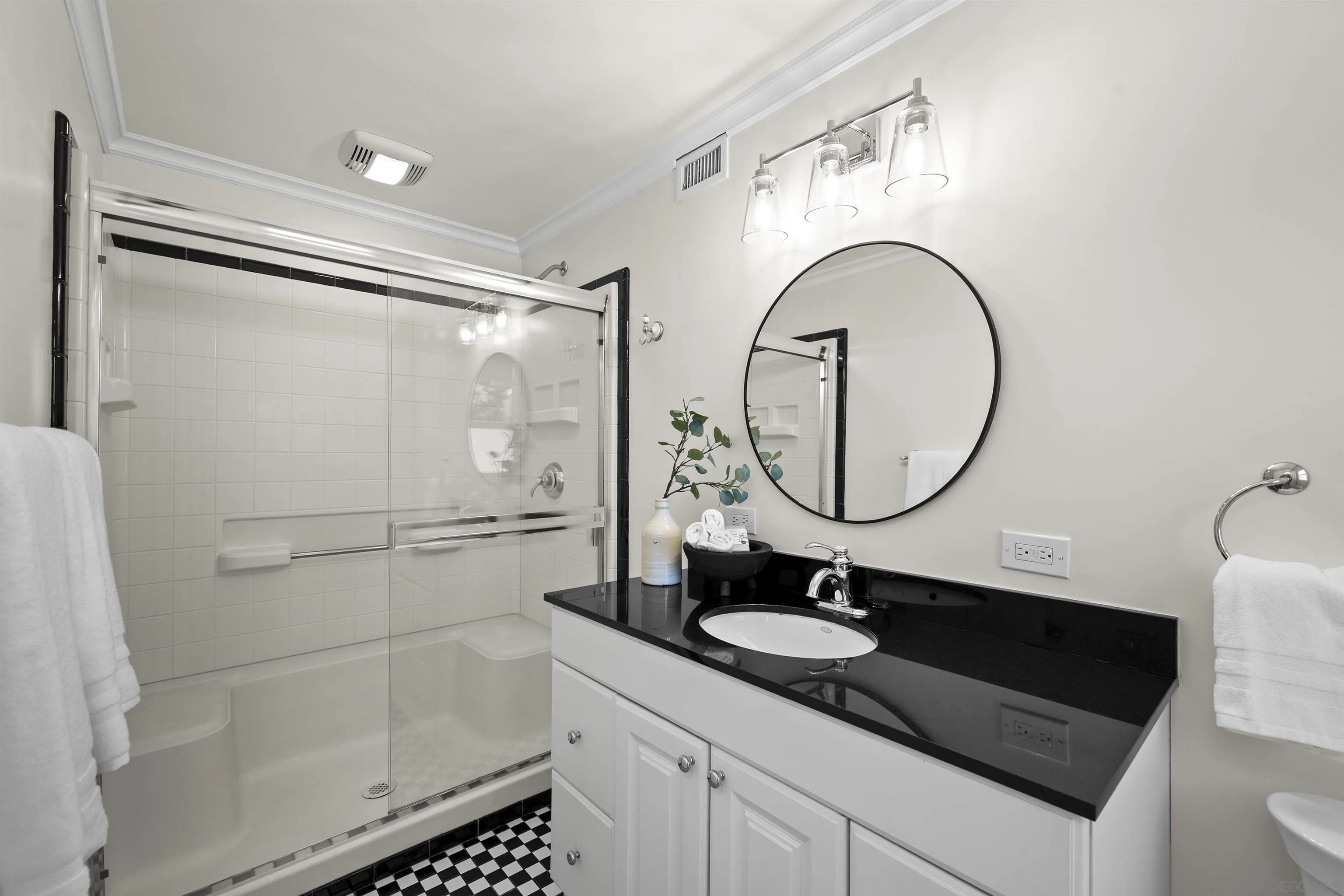 https://cdn.realtyfeed.com/cdn/127/260014179/ef9fdff57ba9744e78e703b976bba62f.webp