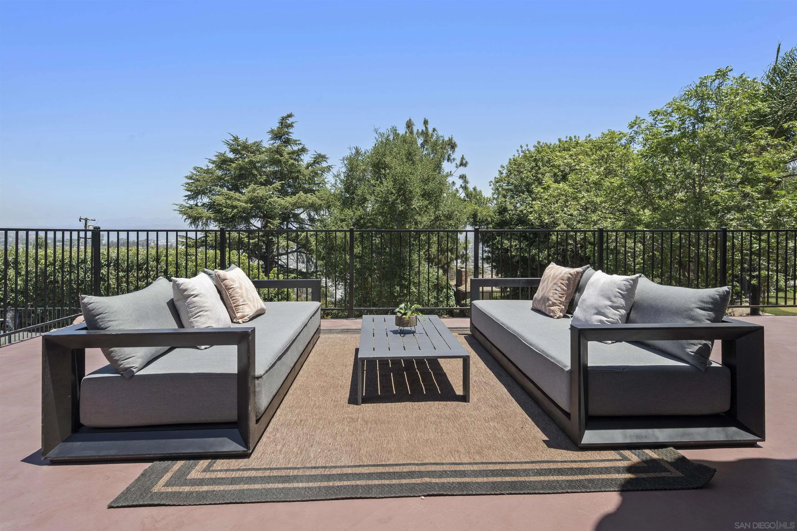 https://cdn.realtyfeed.com/cdn/127/260014179/fa25b2e67d331fdd328dc1c20bab99fa.webp