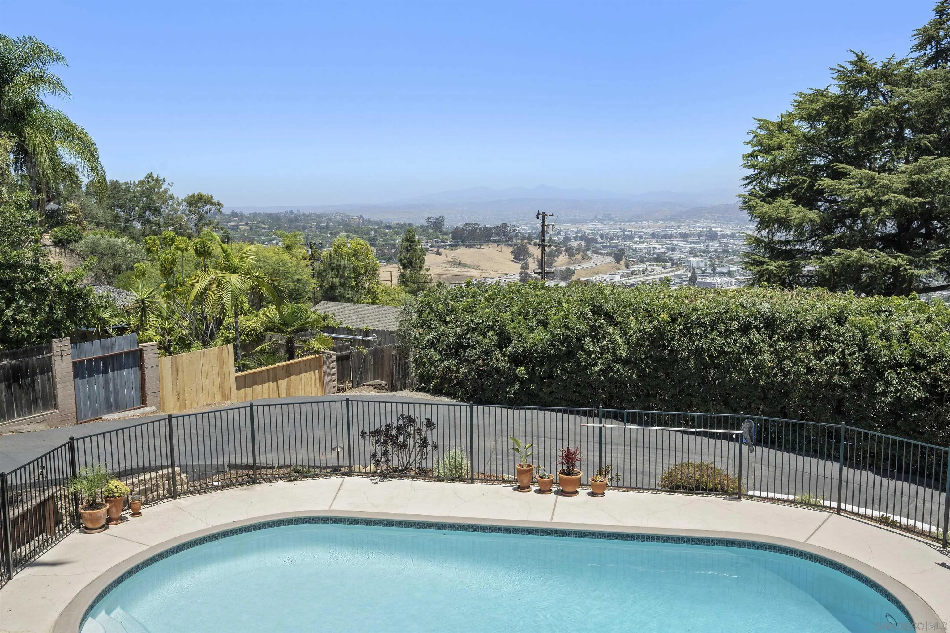 https://cdn.realtyfeed.com/cdn/127/260014179/ff31d4a041f16c4d664b241da842e8ca.webp