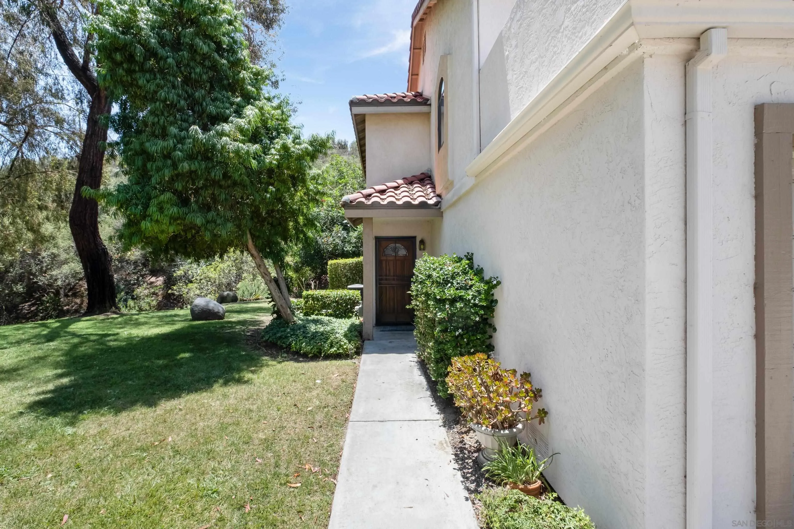 https://cdn.realtyfeed.com/cdn/127/260014185/a269edacb4451270ab42bc59d8a43b0b.webp
