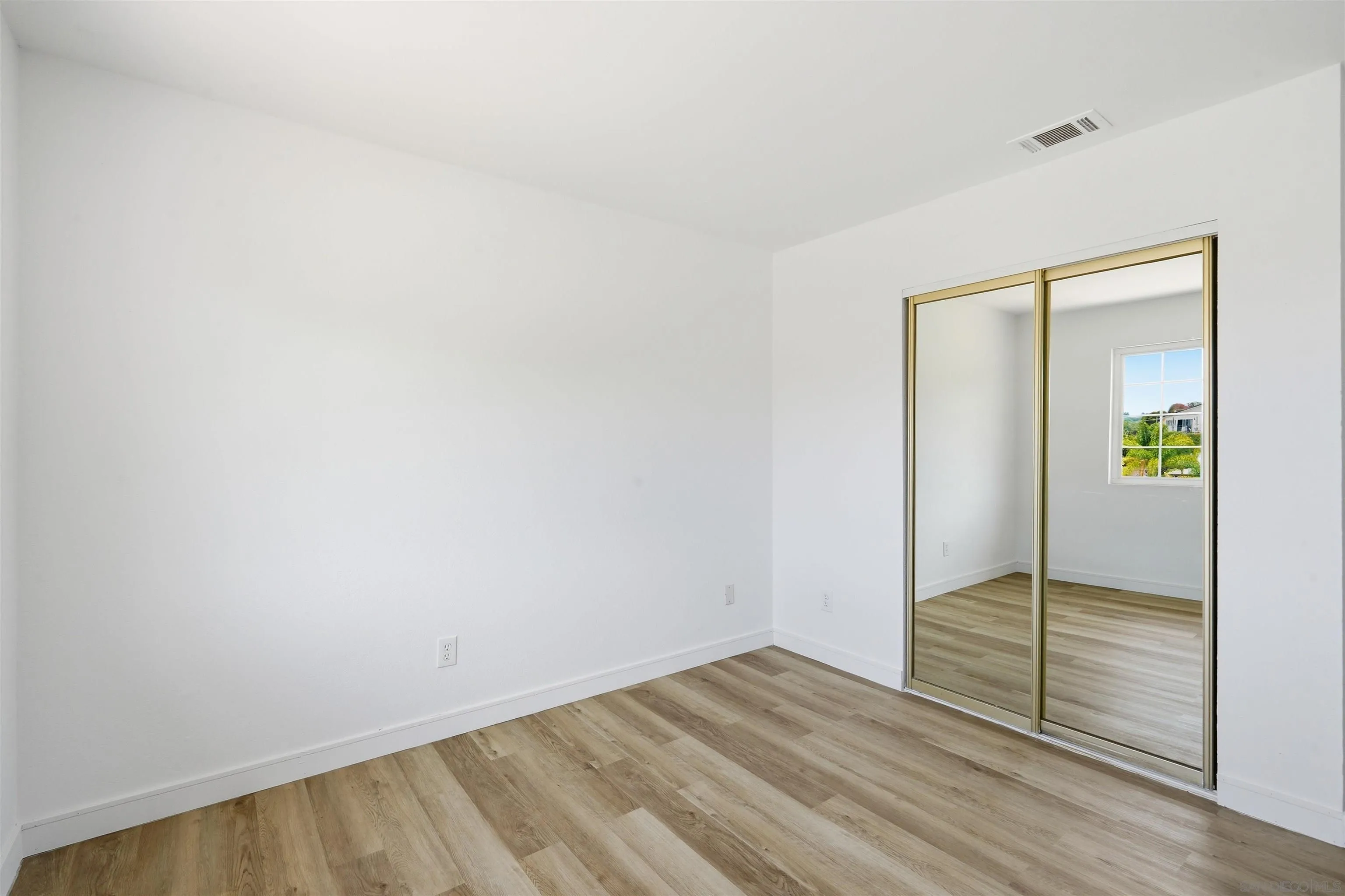 https://cdn.realtyfeed.com/cdn/127/260014186/443f8e7906d908676b44facd8f425d7e.webp