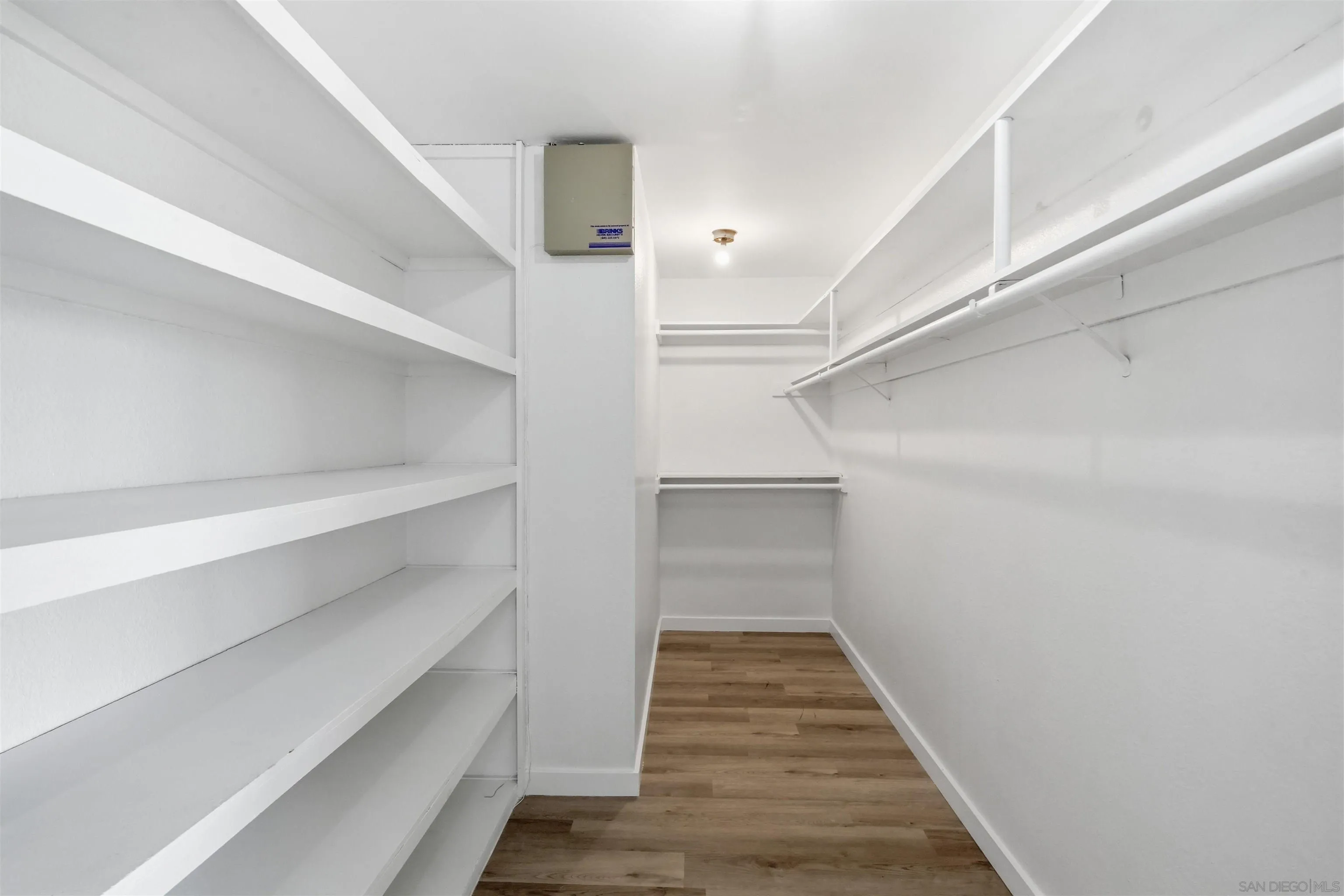 https://cdn.realtyfeed.com/cdn/127/260014186/5b2e519f99d5676c4bea3d6f02f08298.webp