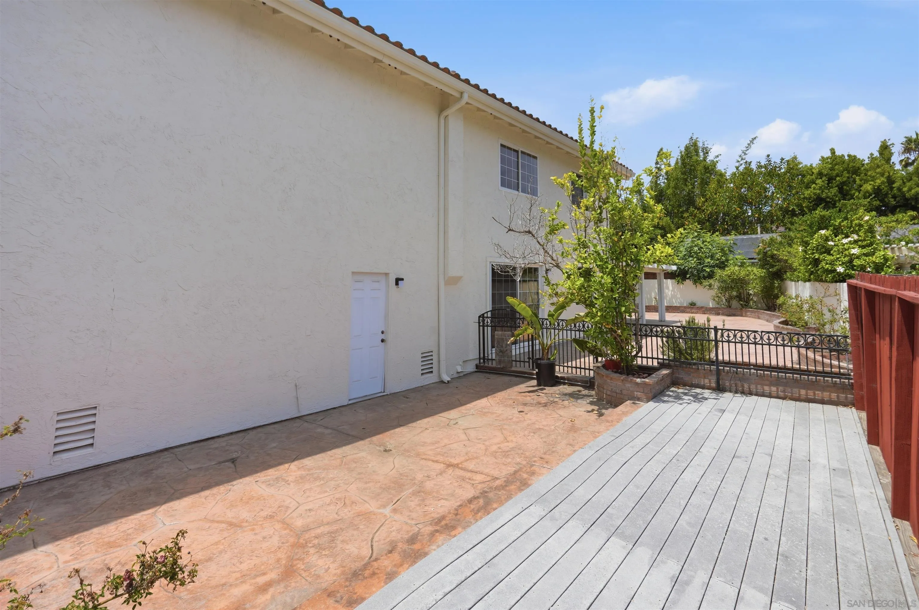 https://cdn.realtyfeed.com/cdn/127/260014186/68f645cc104e9041303b23917a91c982.webp