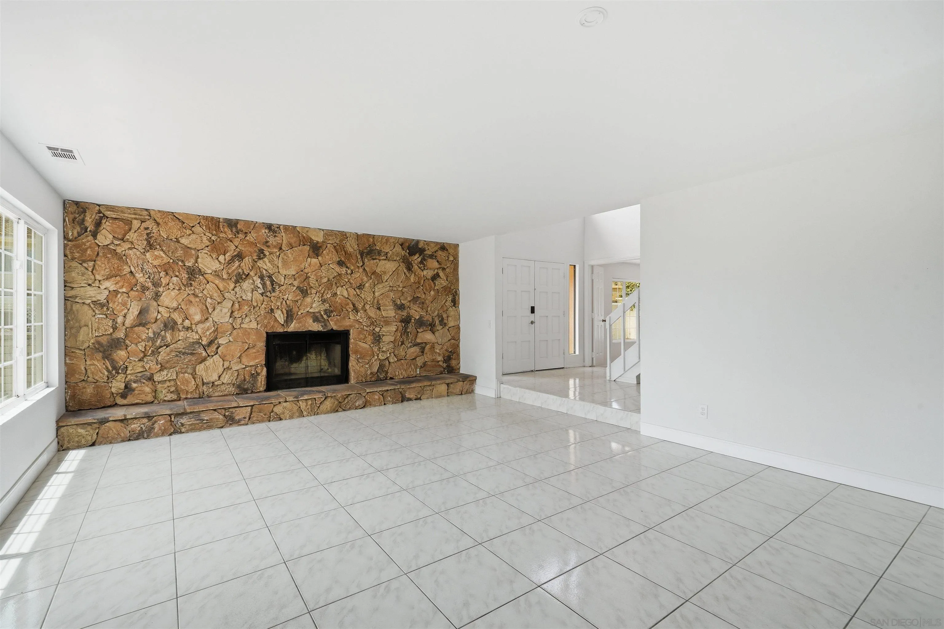 https://cdn.realtyfeed.com/cdn/127/260014186/7ed3e47f3cb28feda0e0467a1857e866.webp