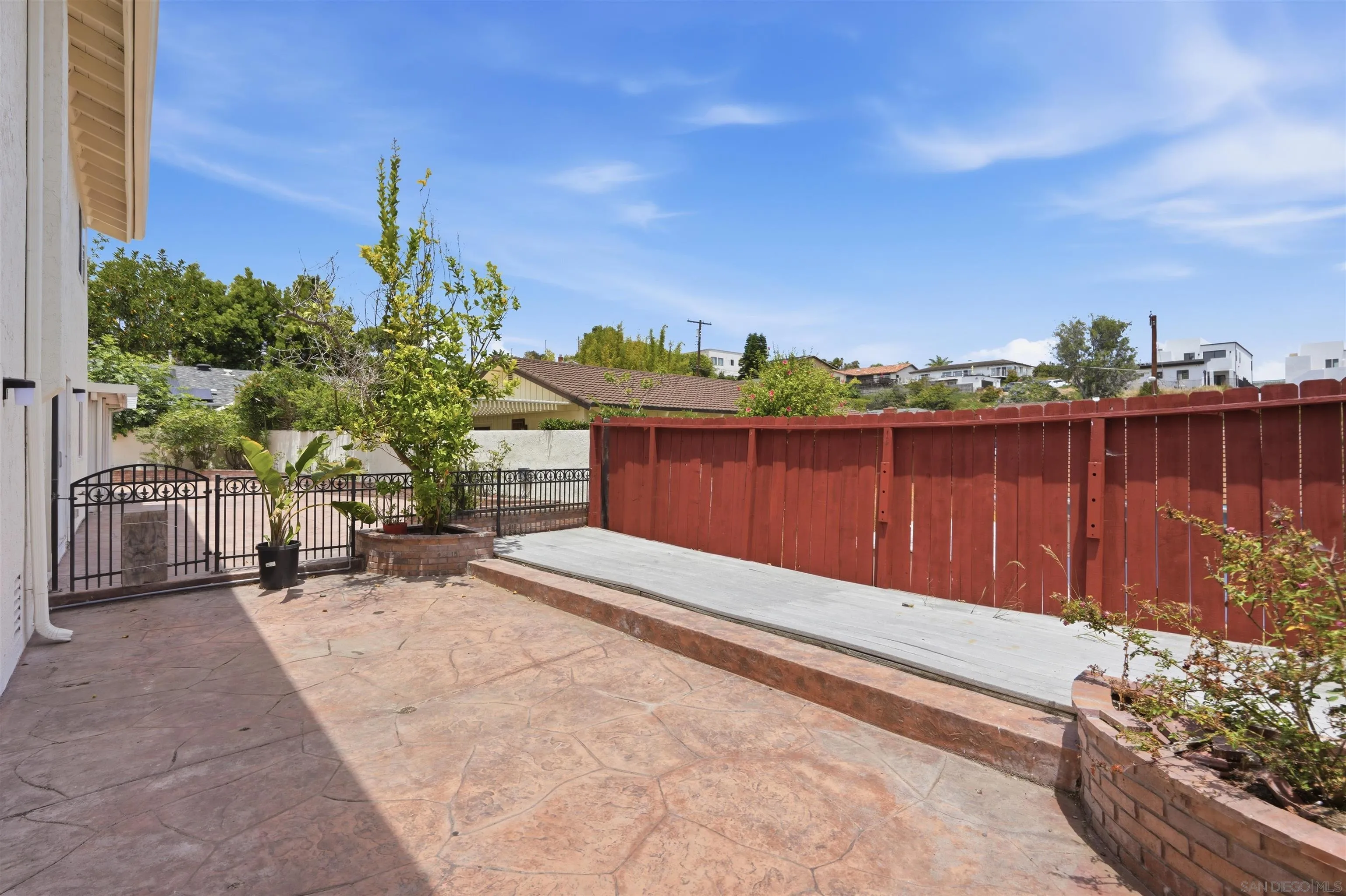 https://cdn.realtyfeed.com/cdn/127/260014186/8750d699a83aae6f811e7e1b33d9f96b.webp