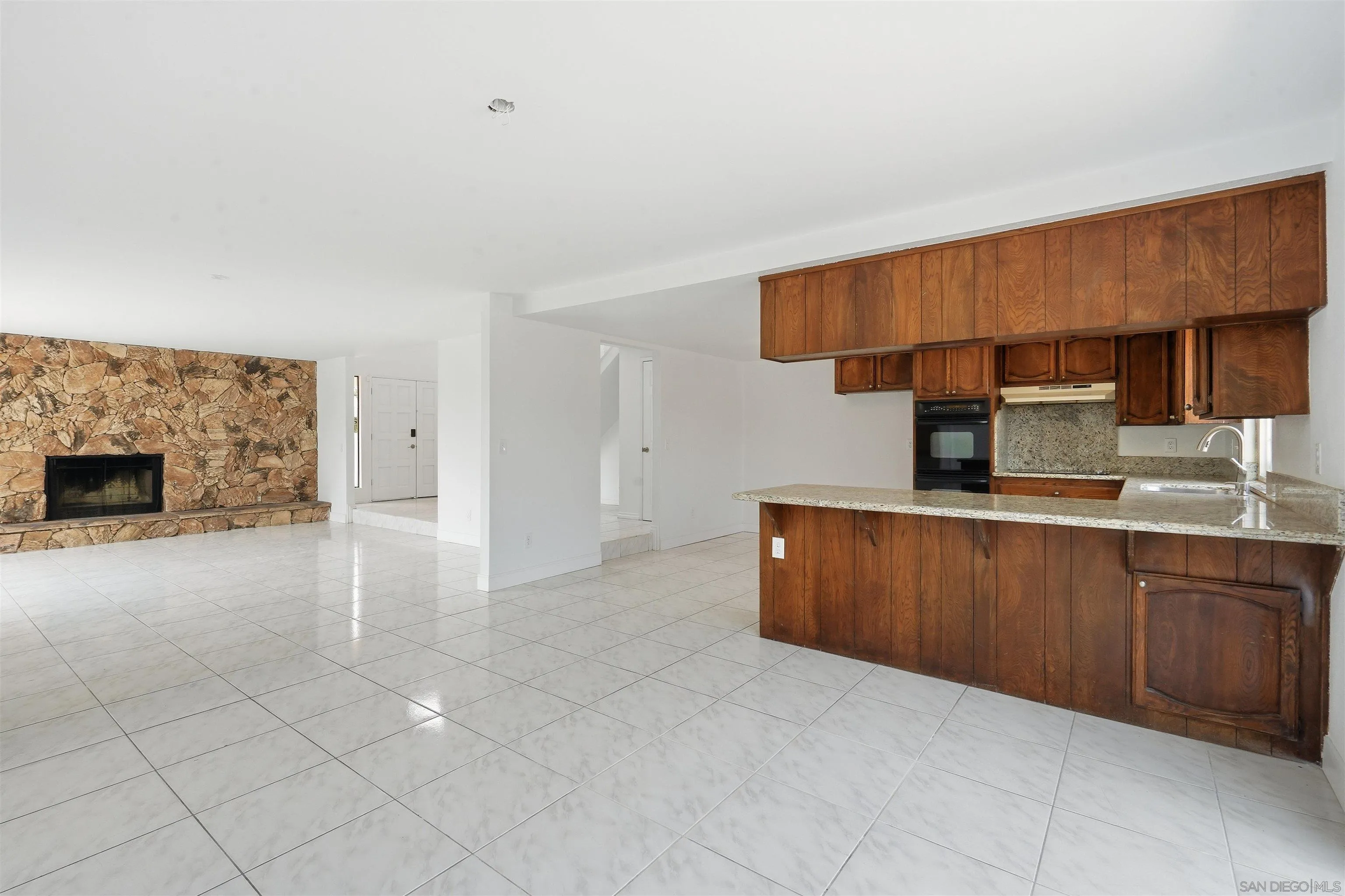 https://cdn.realtyfeed.com/cdn/127/260014186/8f448bef1749427fc5028d226ddffab7.webp