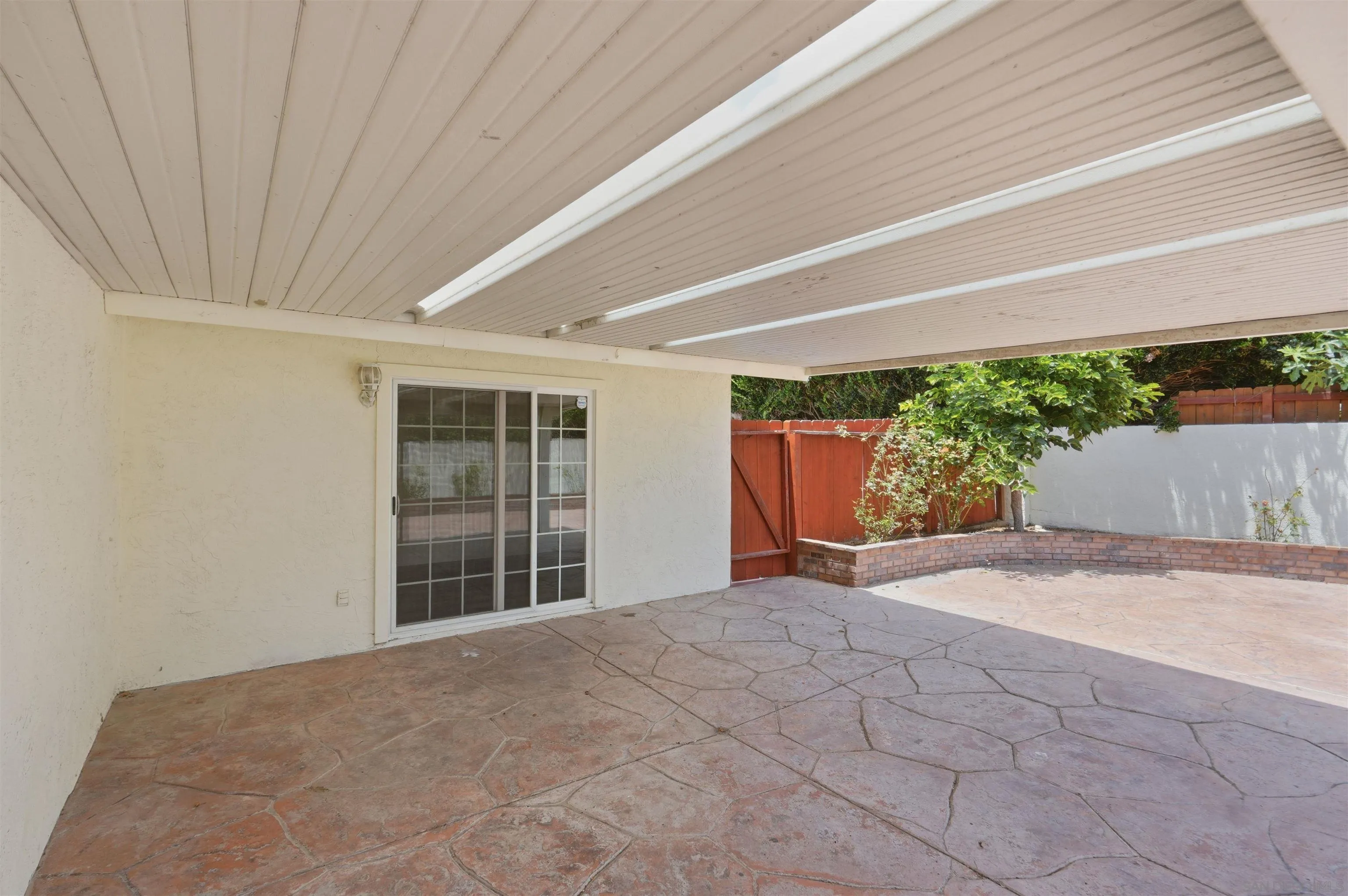 https://cdn.realtyfeed.com/cdn/127/260014186/bfc4ea411e2202520375ff3bdc62fb29.webp