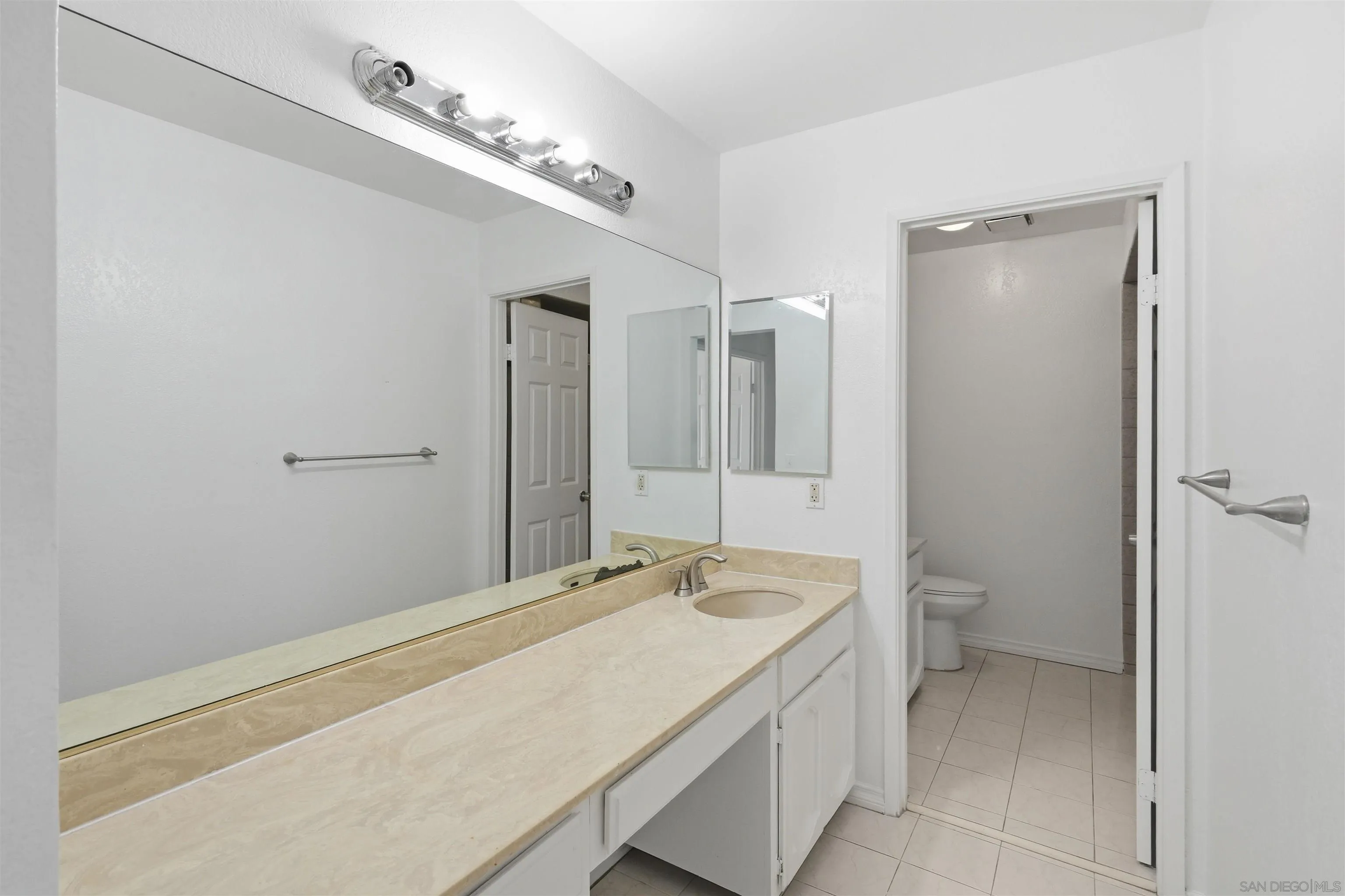 https://cdn.realtyfeed.com/cdn/127/260014186/cc14bcecb7e7a800b35a4e9314840211.webp