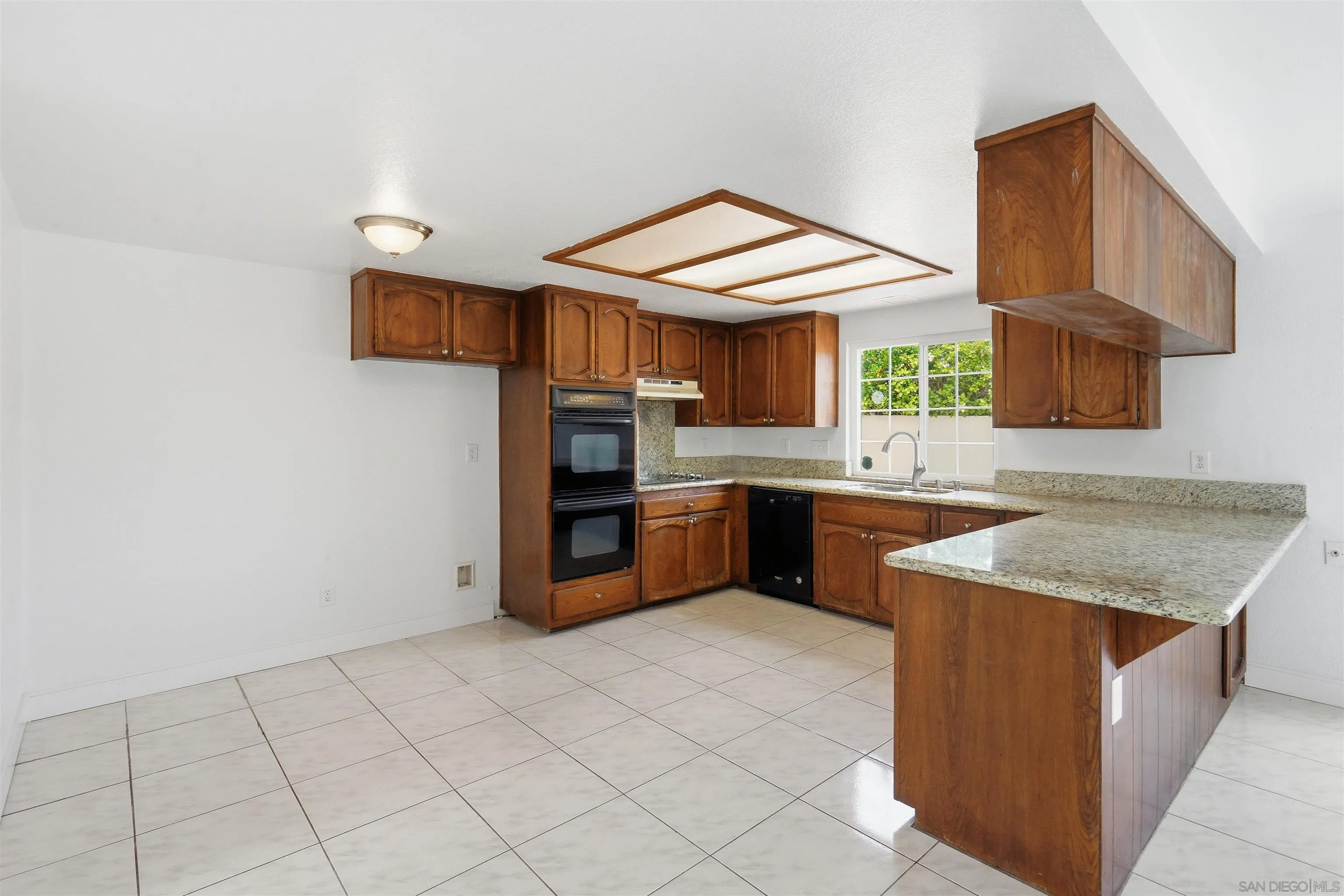https://cdn.realtyfeed.com/cdn/127/260014186/ee70655e0069d217942df4ddebcbfd37.webp
