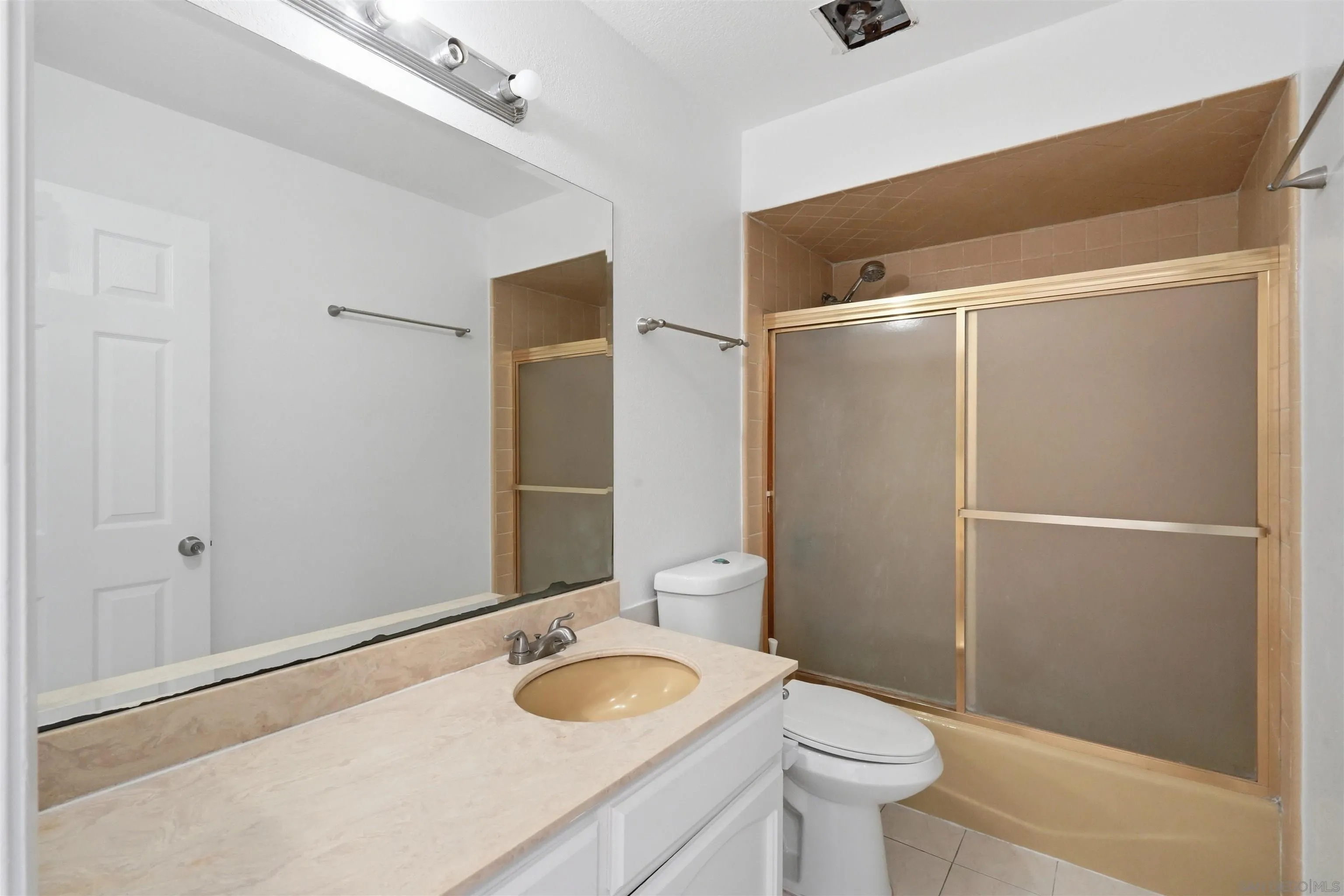 https://cdn.realtyfeed.com/cdn/127/260014186/f778bfab732512b9d60759fe71b78f8e.webp