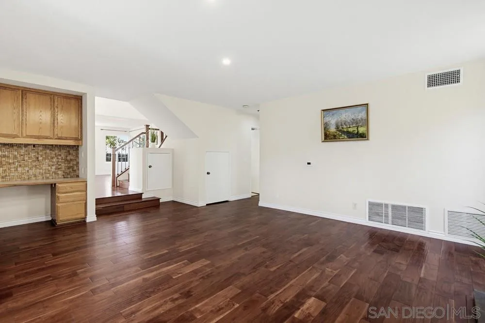 https://cdn.realtyfeed.com/cdn/127/260014187/1e2ad7ba6785d58ba5b8b82d03bb4293.webp