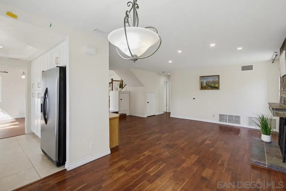 https://cdn.realtyfeed.com/cdn/127/260014187/40e5f0eaad3bd9dfe335ab31fb1e5ac7.webp