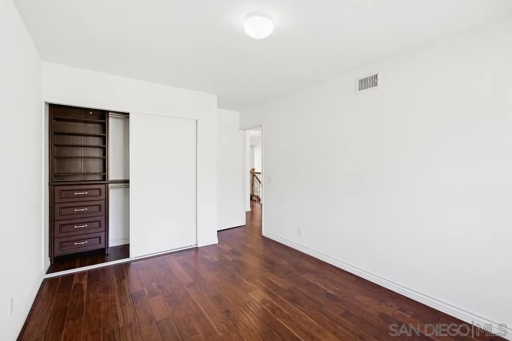 https://cdn.realtyfeed.com/cdn/127/260014187/c0e854225630f10e6adcb3c351ead7a7.webp