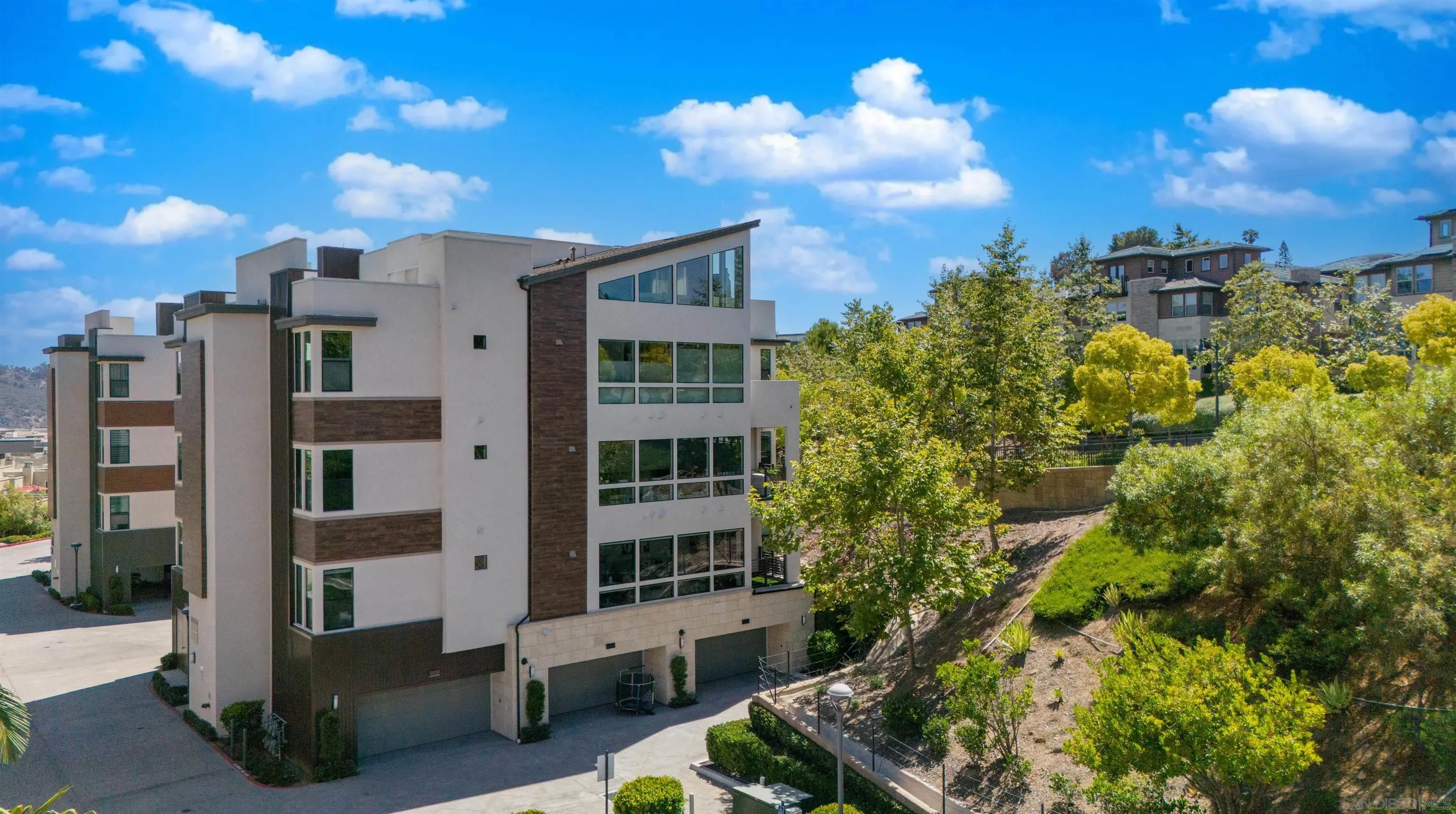 https://cdn.realtyfeed.com/cdn/127/260014190/d0e7c4e34f3e55e116e4b00f1498d3d7.webp