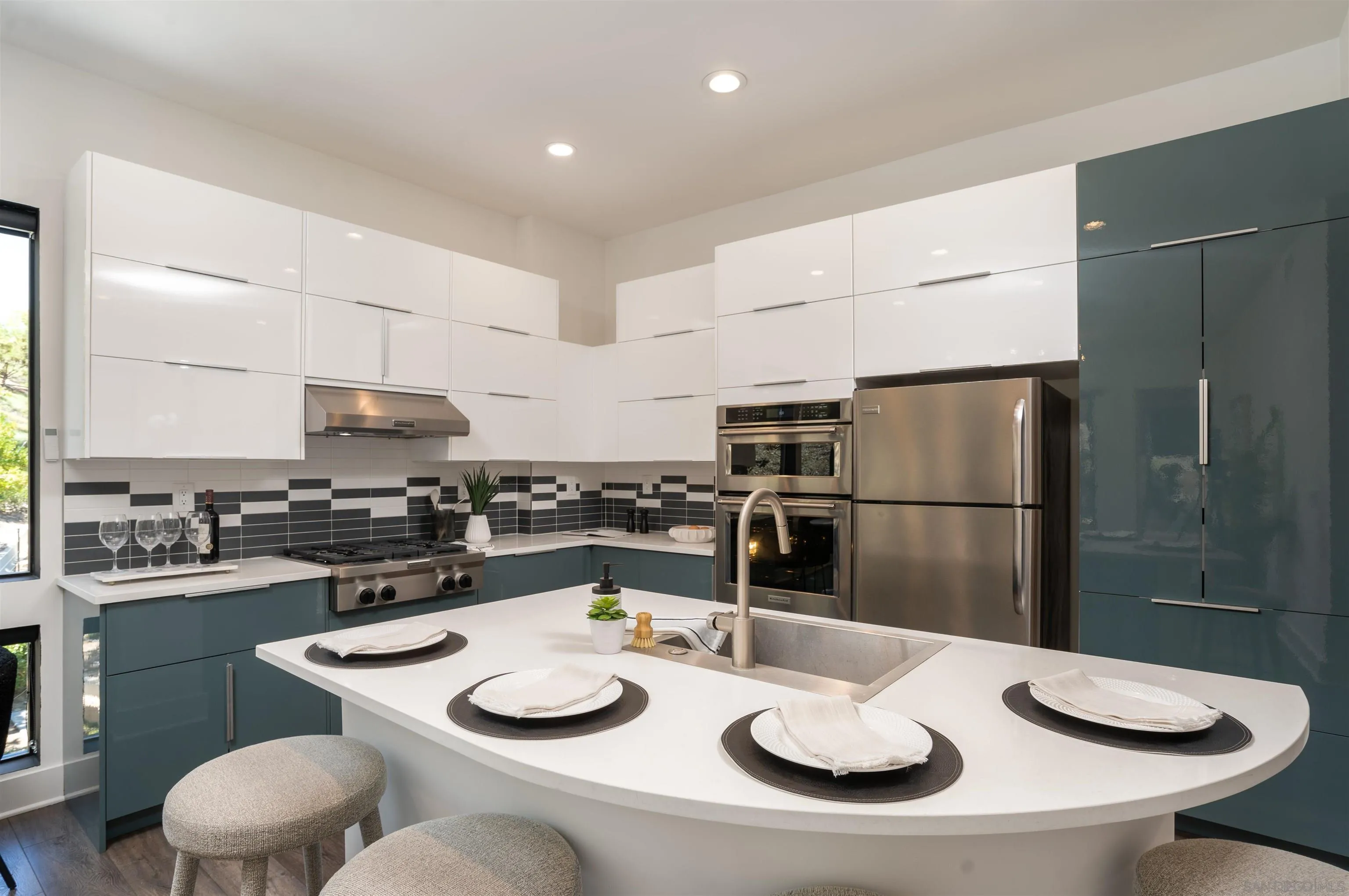 https://cdn.realtyfeed.com/cdn/127/260014190/e3495d03341cf6adb9fef5e32d59d41f.webp